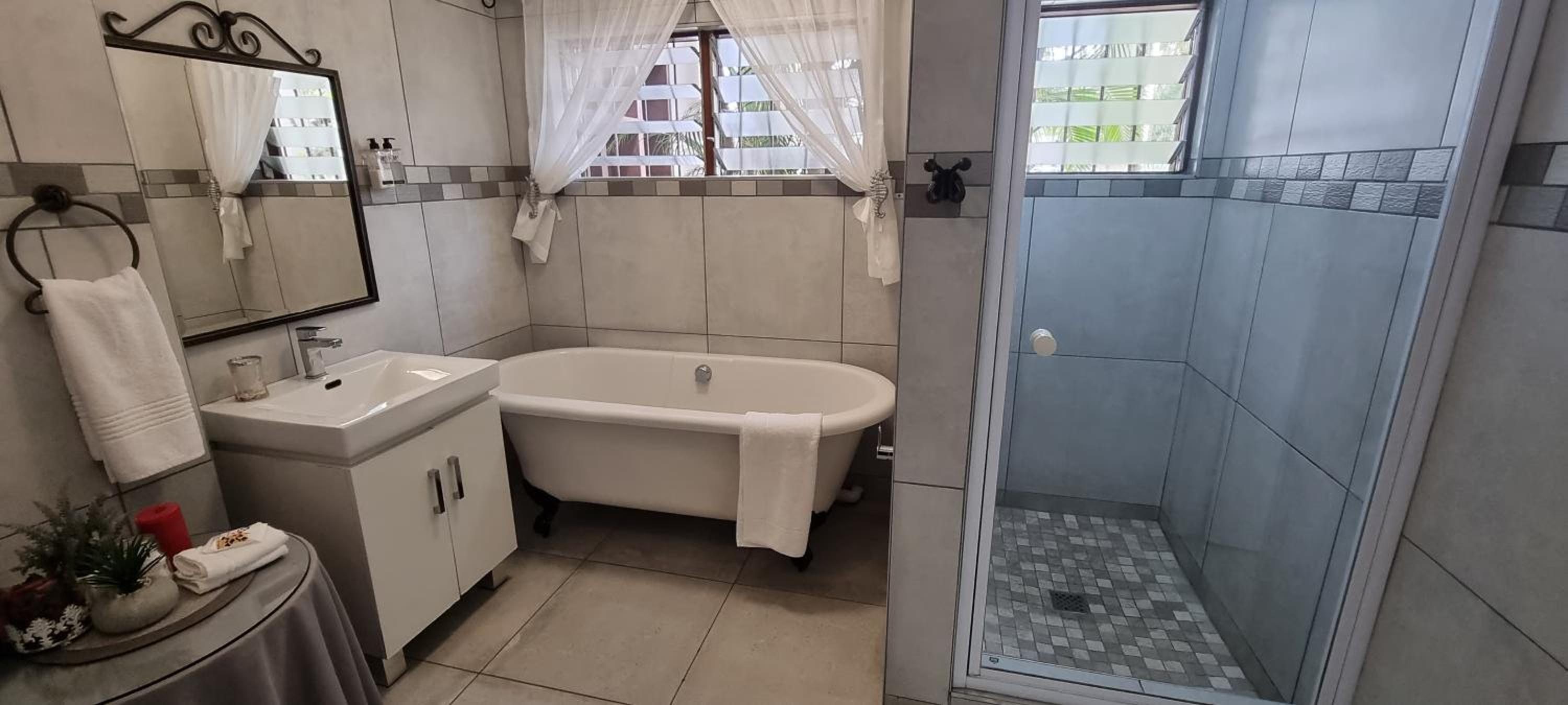 Standard Double Room - Photo 13