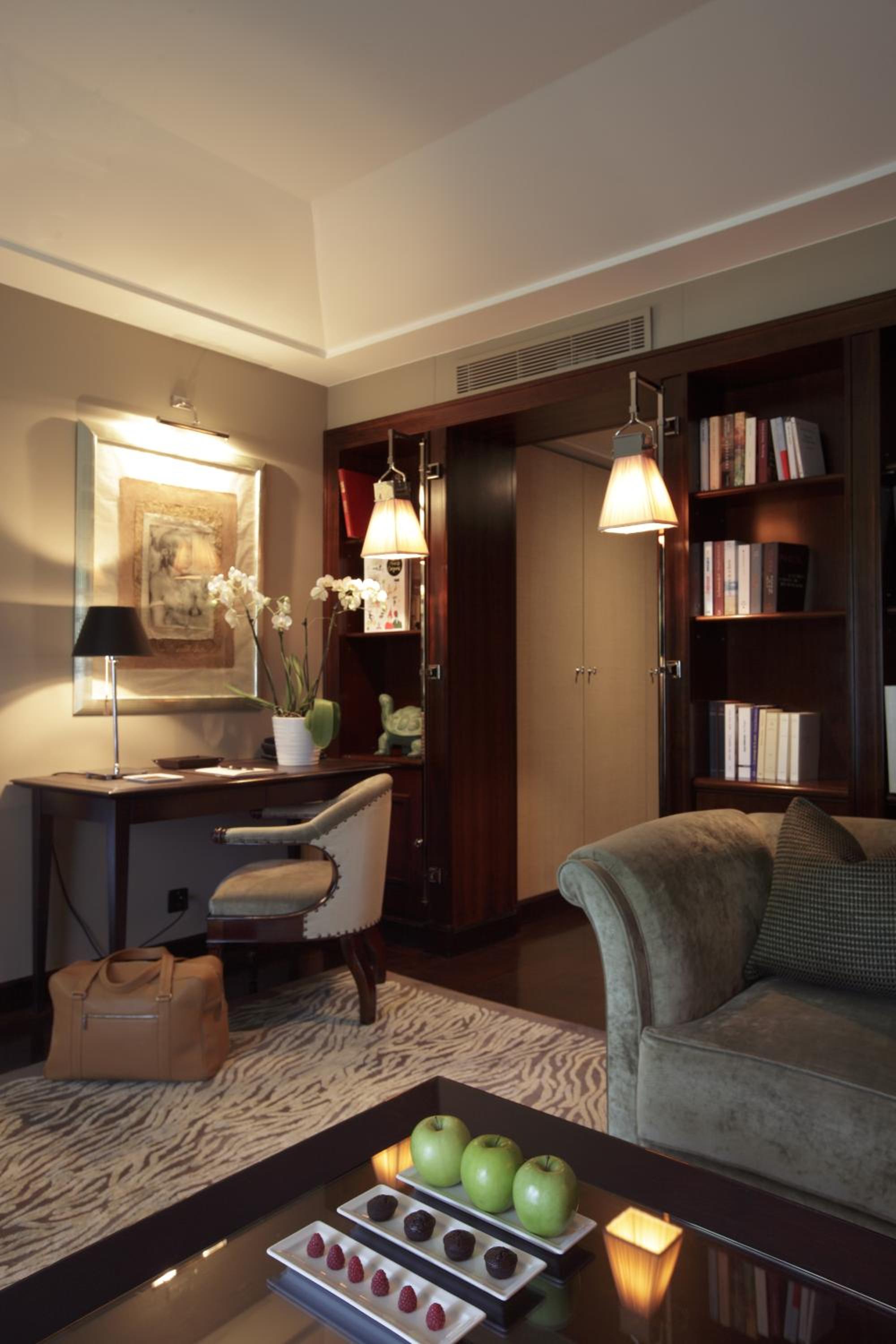Suite with Lake View and Spa access - Photo 4