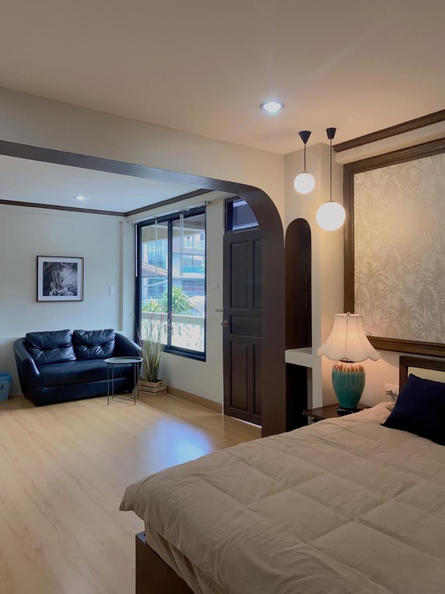 Deluxe King Room - Photo 5