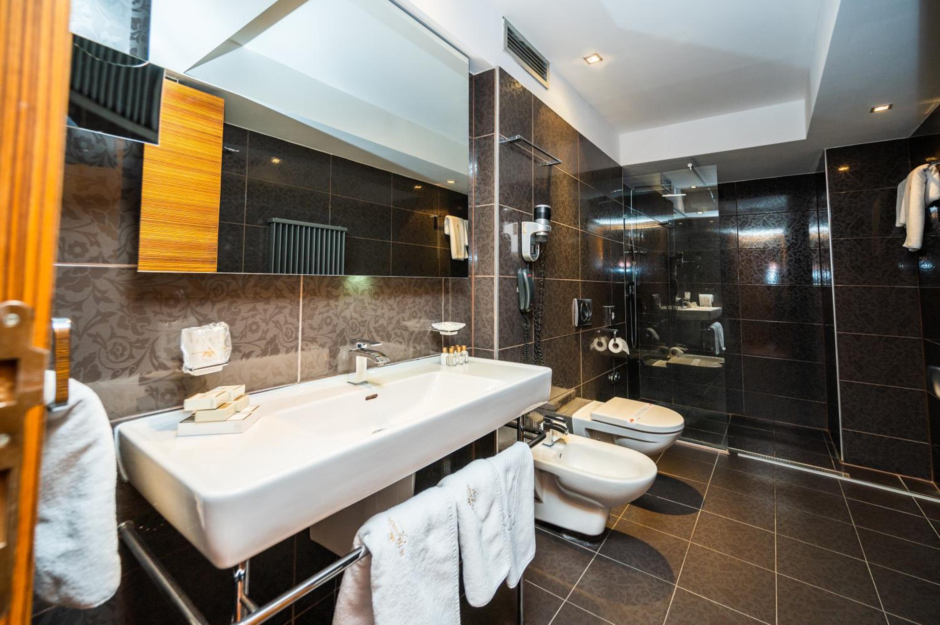 Suite - Photo 2
