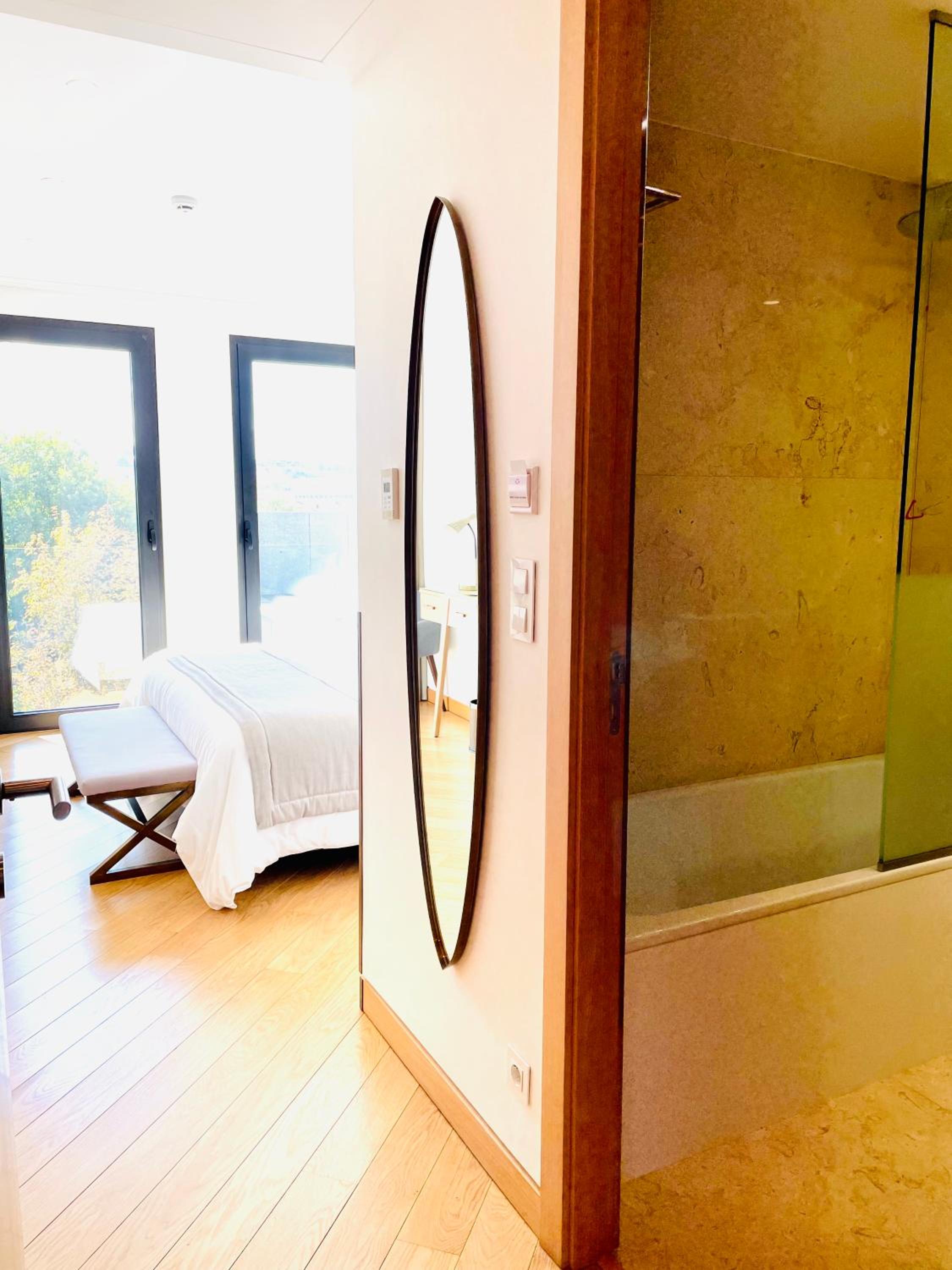 Superior King Room - Photo 3
