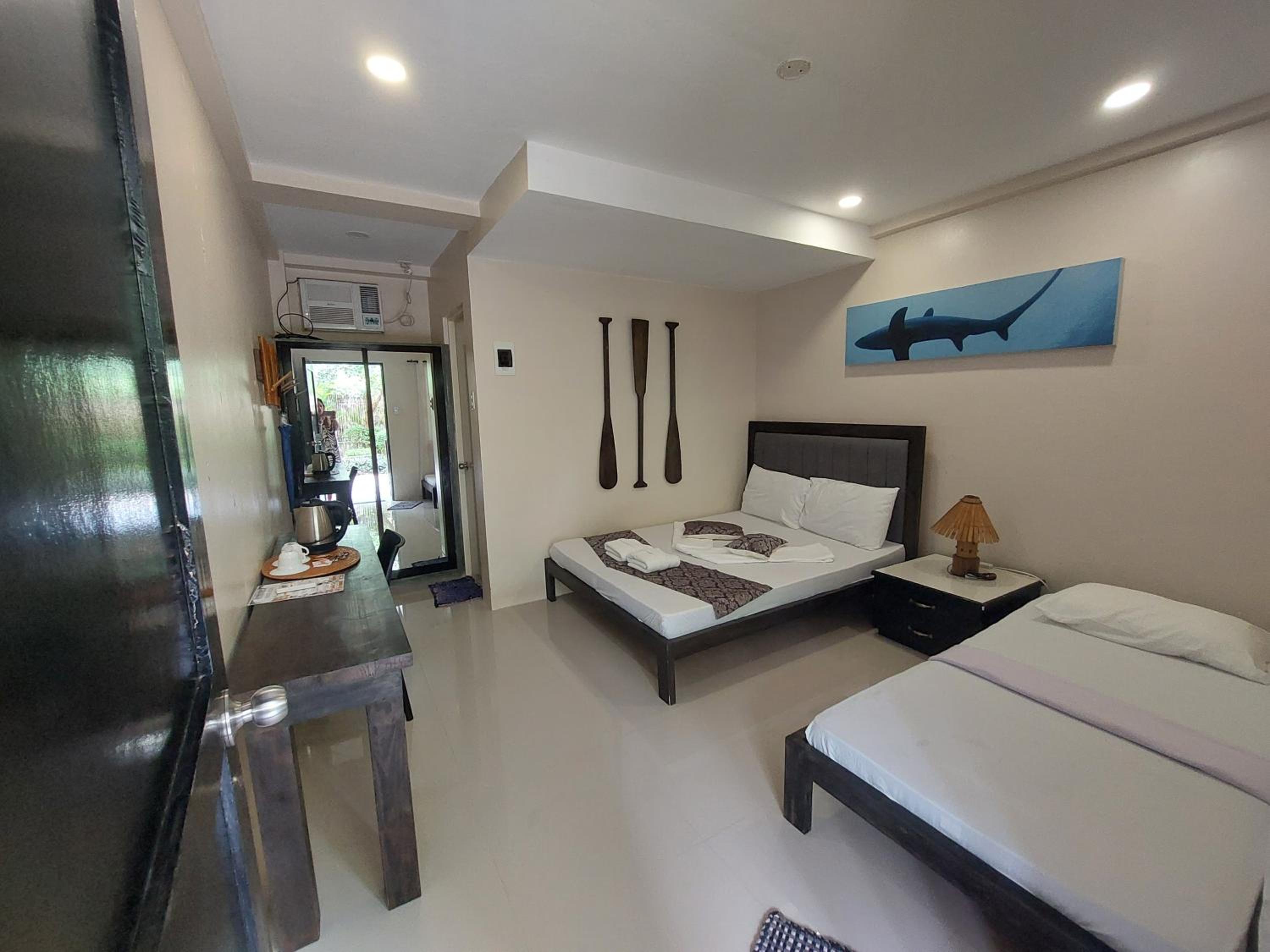 Deluxe Queen Room with Garden View