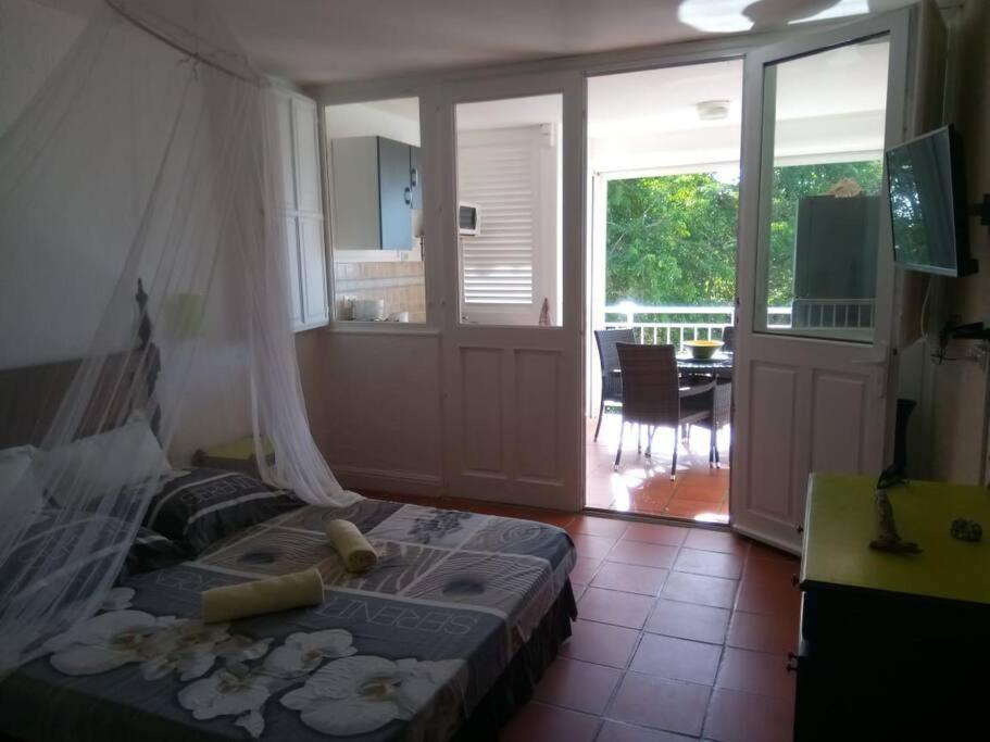 One-Bedroom Apartment - Photo 3