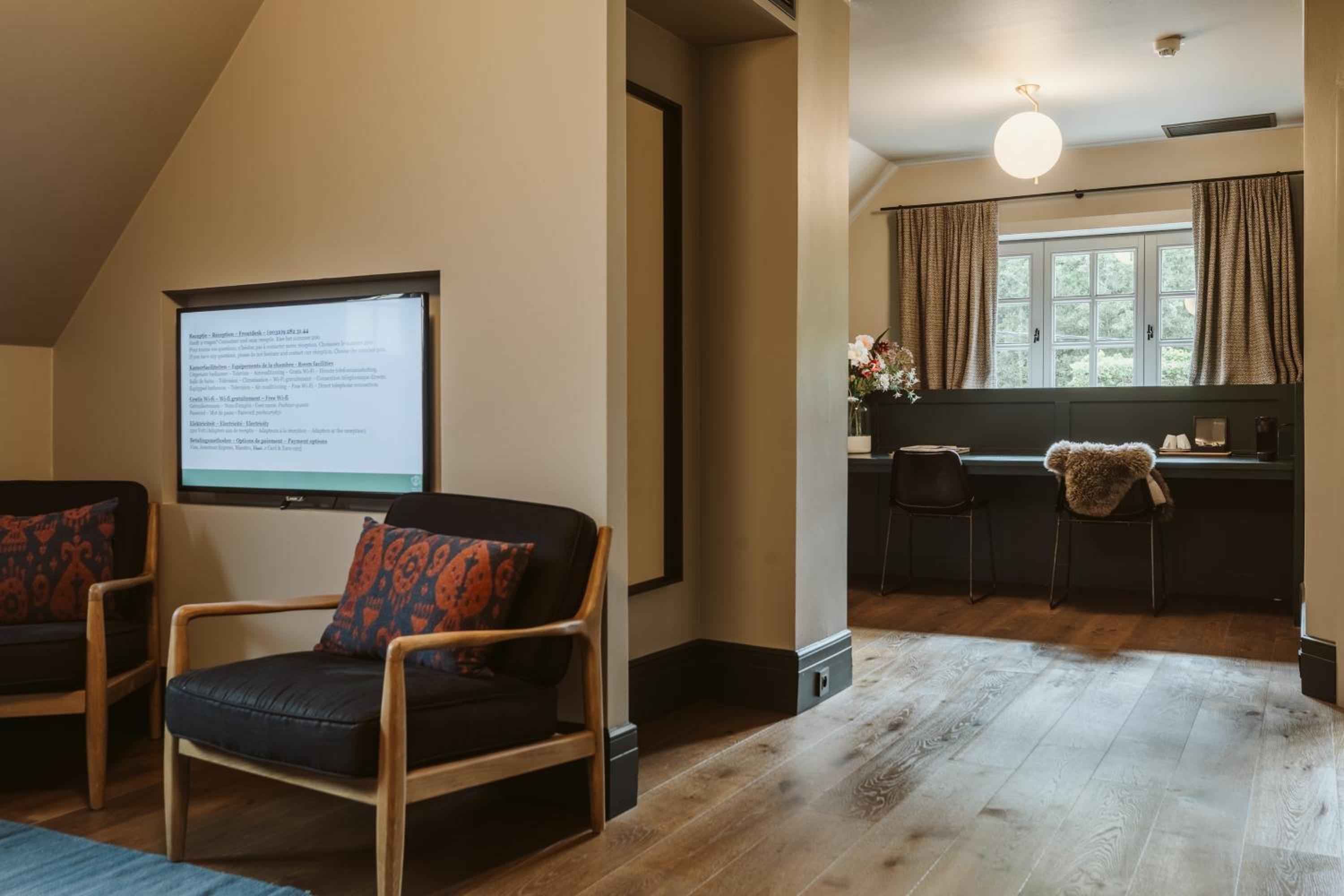 Suite - Photo 1