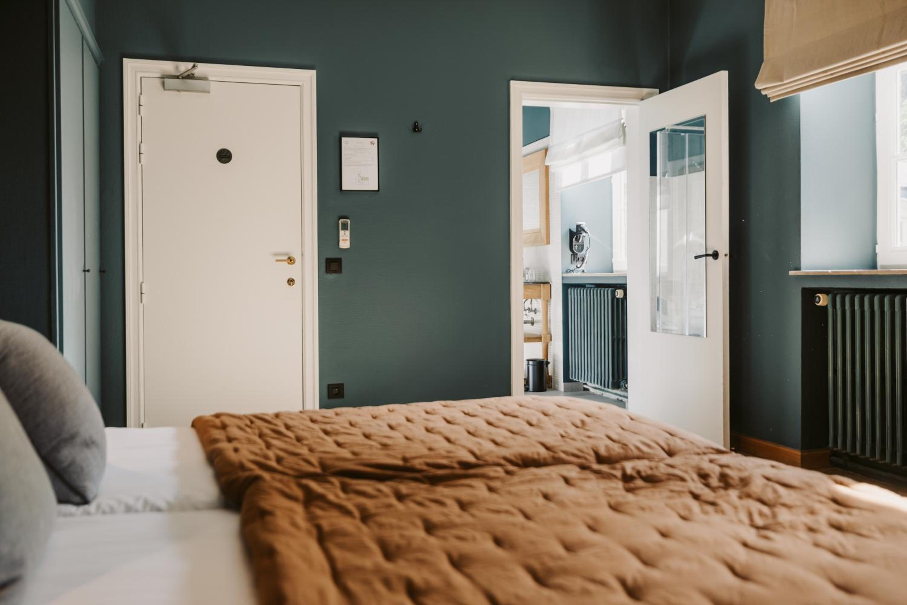 Deluxe Room - Photo 7