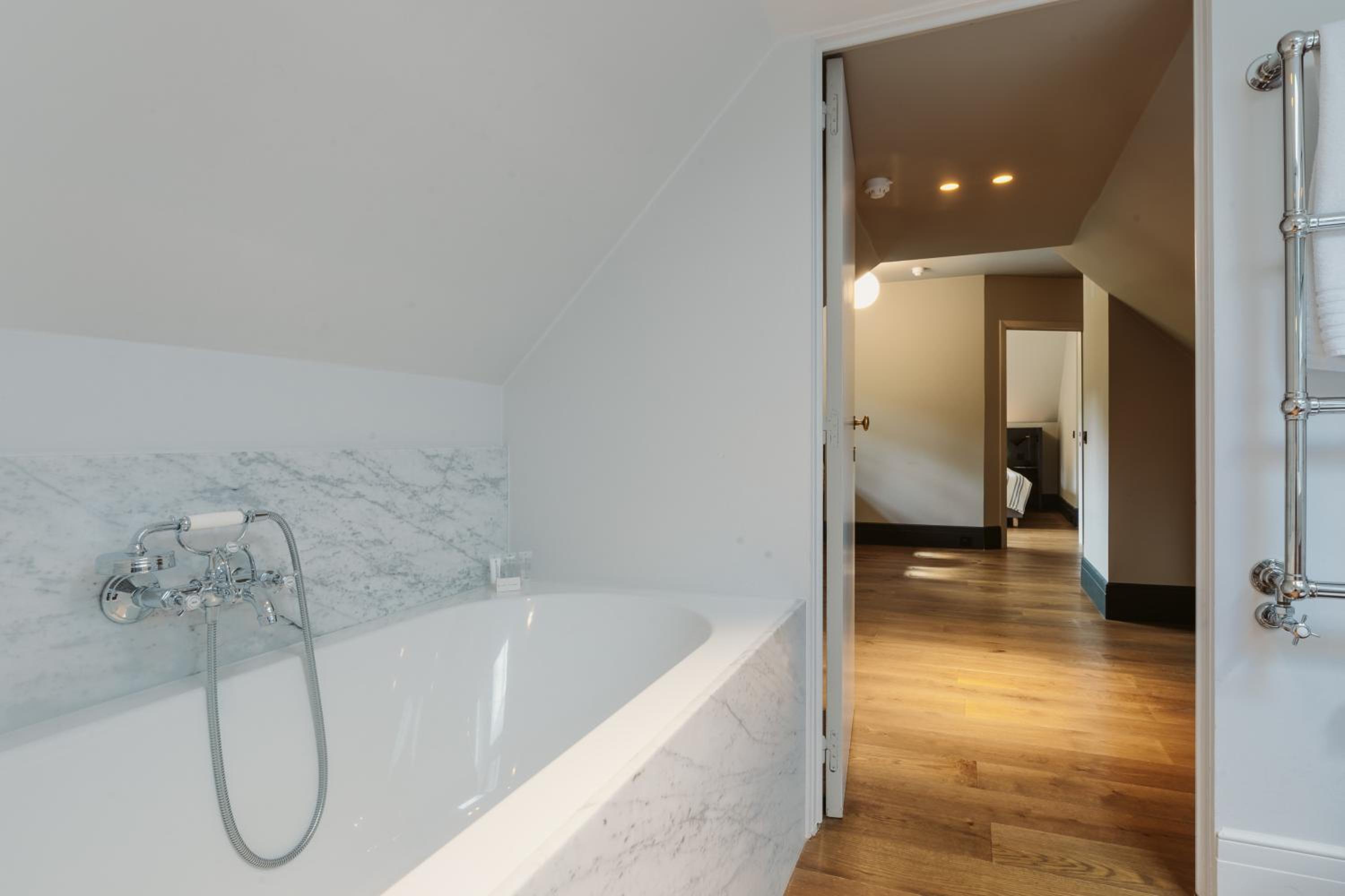 Suite - Photo 5