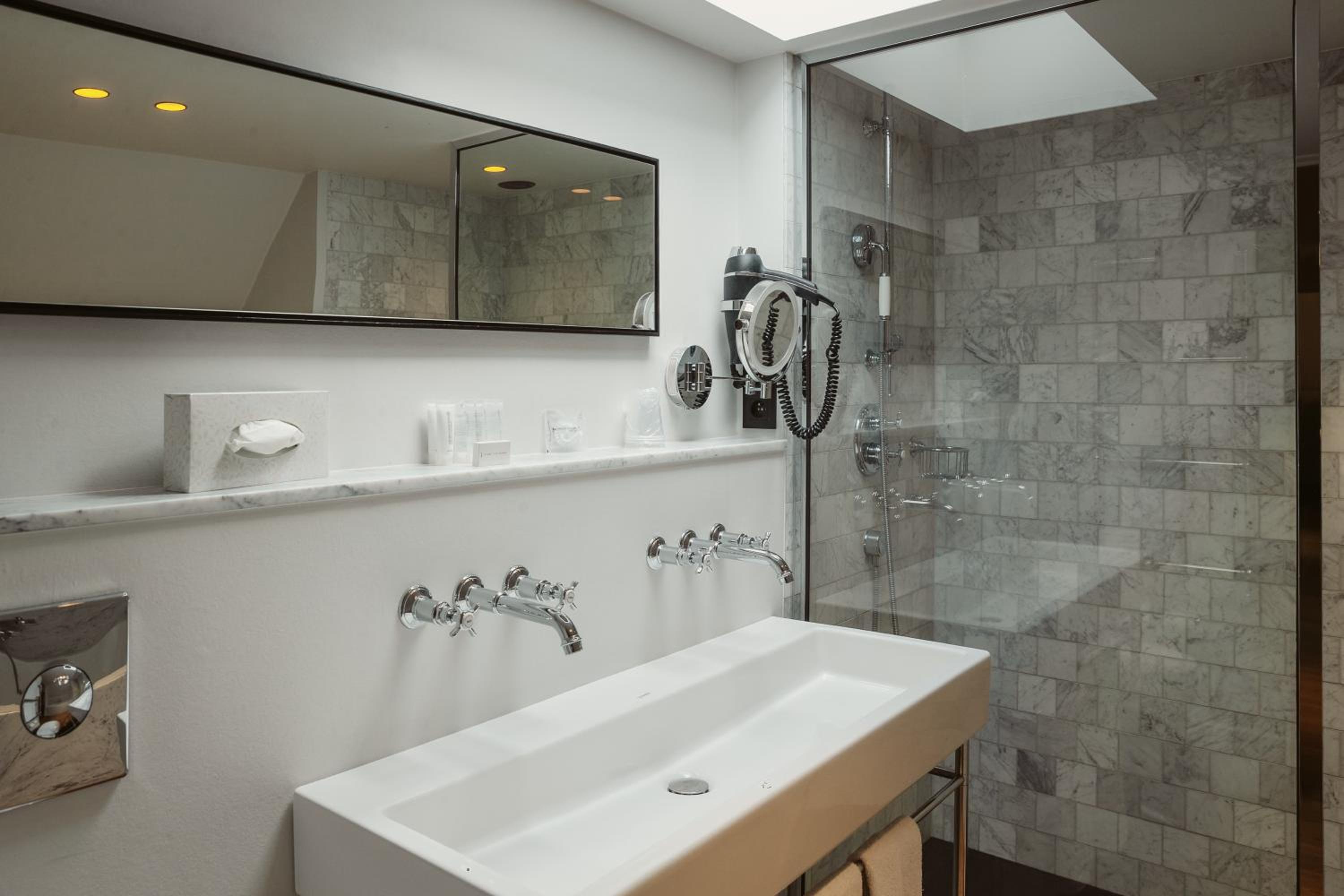 Suite - Photo 4
