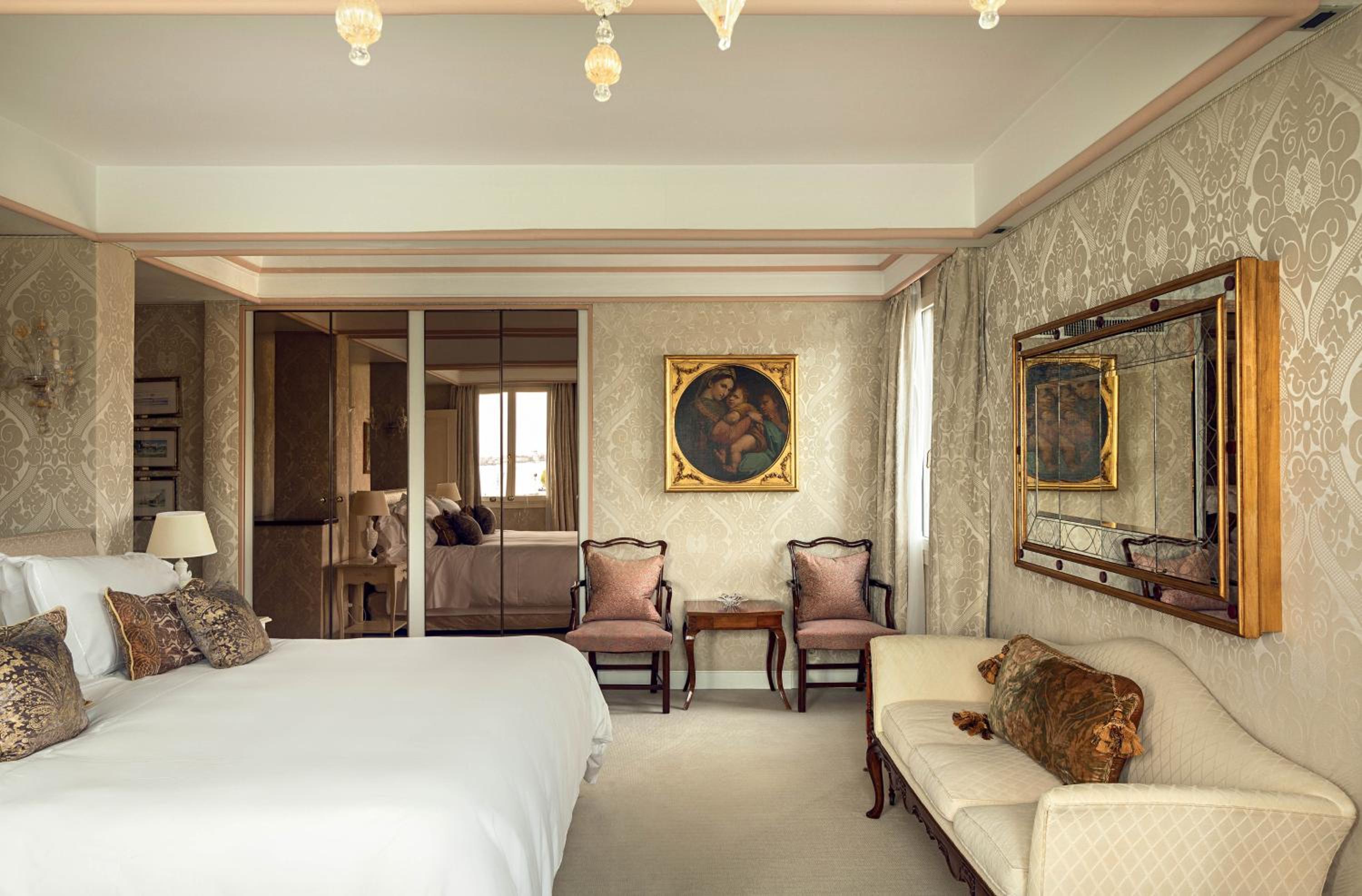Suite with Balcony and Lagoon View (San Giorgio)