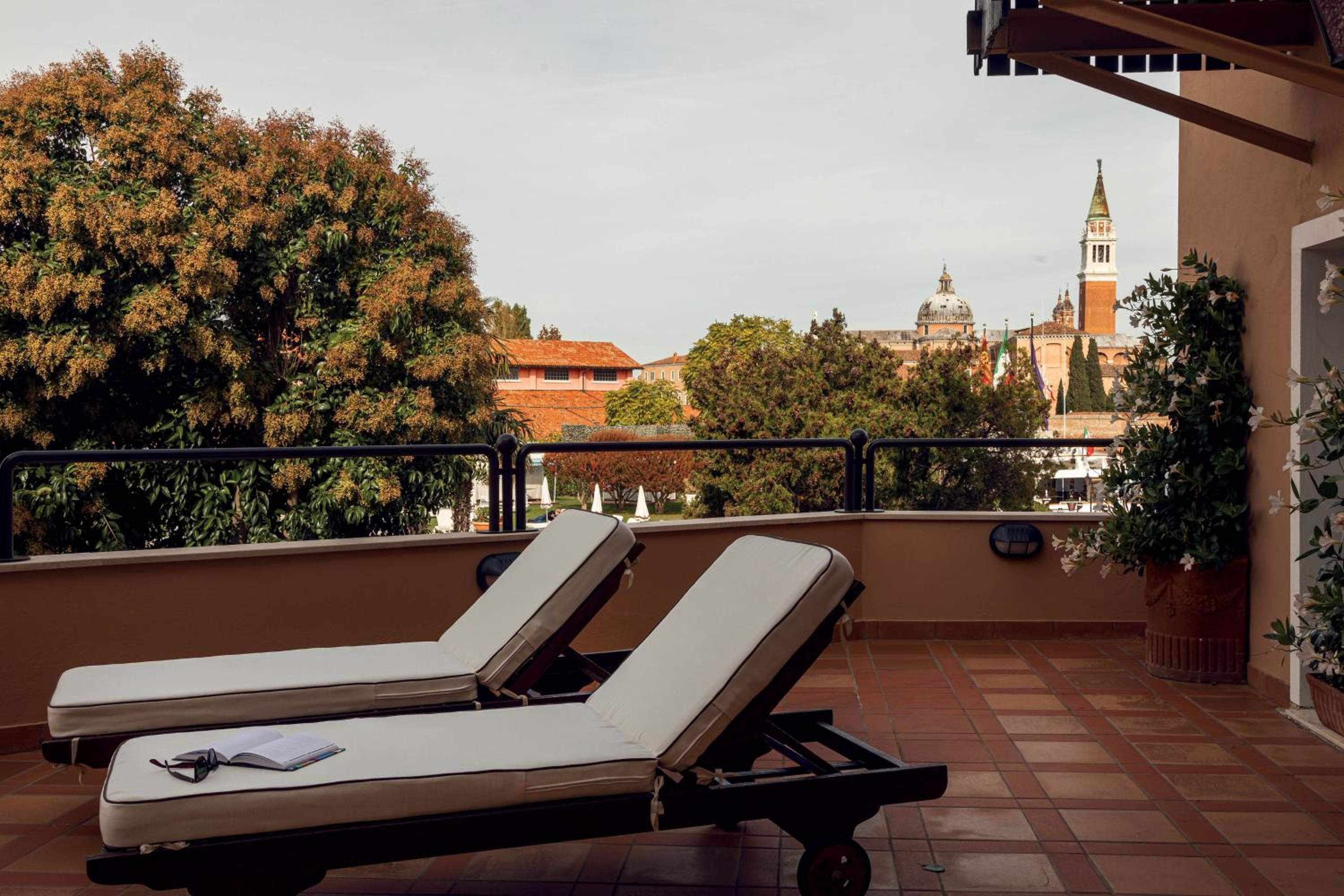 Suite with Balcony and Lagoon View (San Giorgio)
