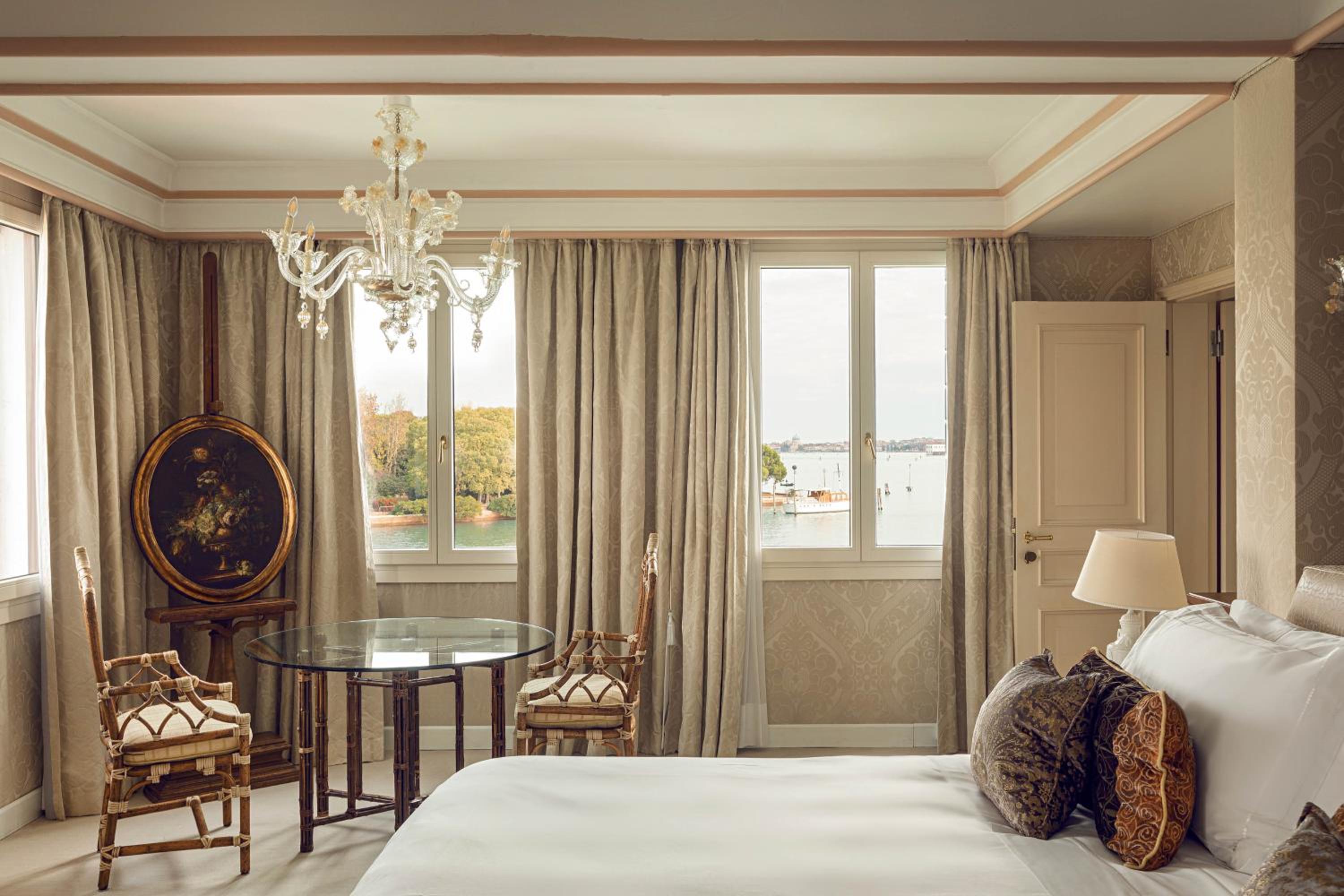 Suite with Balcony and Lagoon View (San Giorgio) thumbnail 5