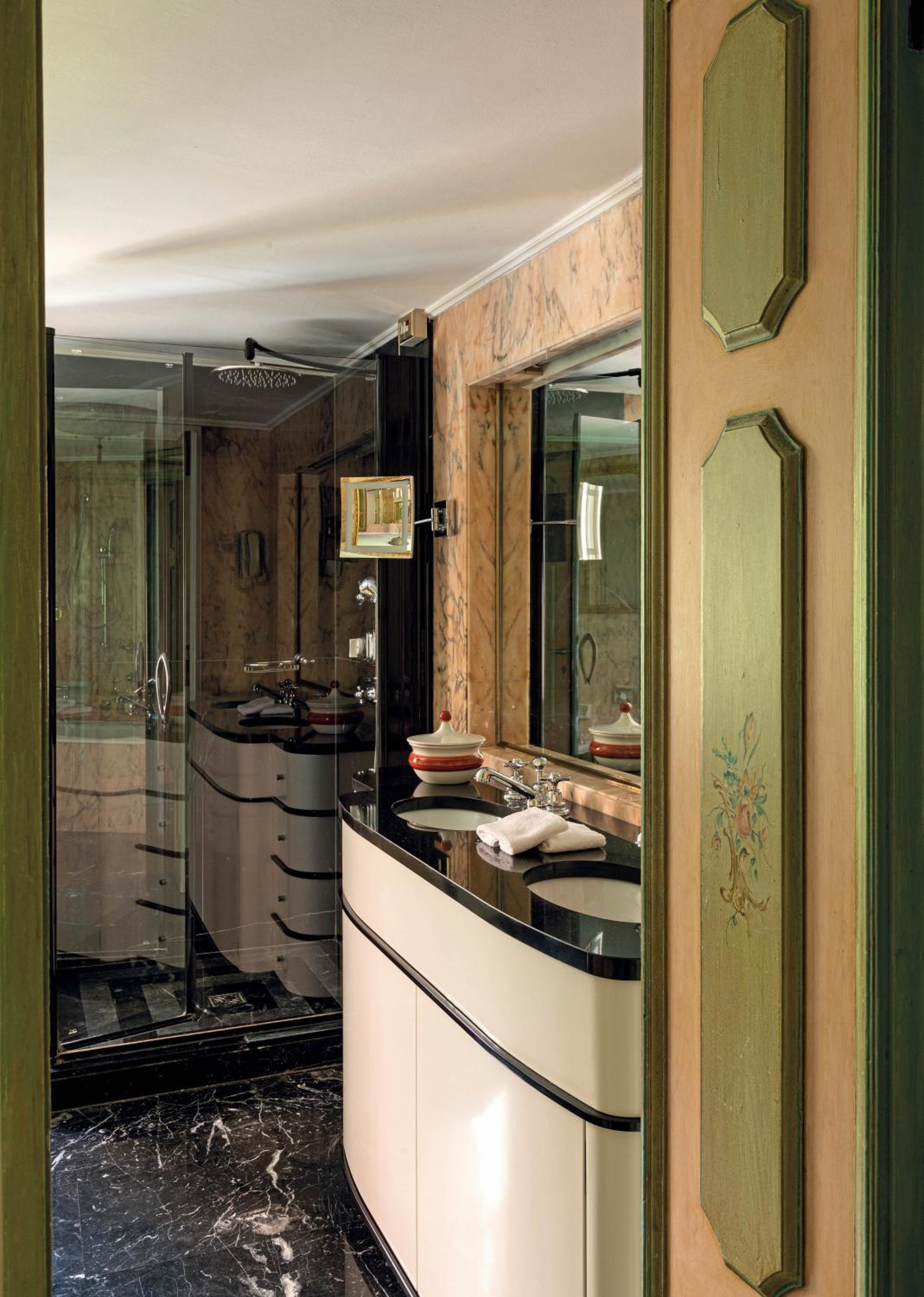 Signature Suite with Historical Landmark View (Dogaressa)