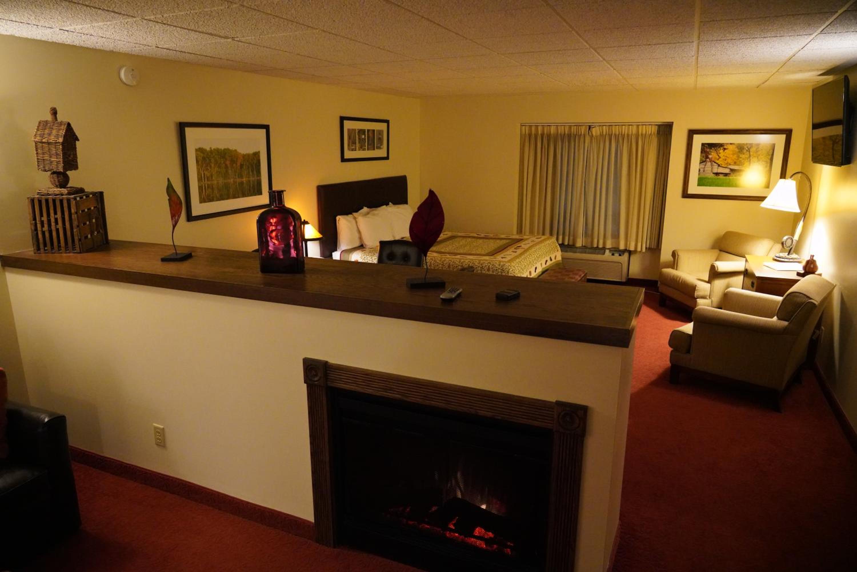 Deluxe King Suite photo 3