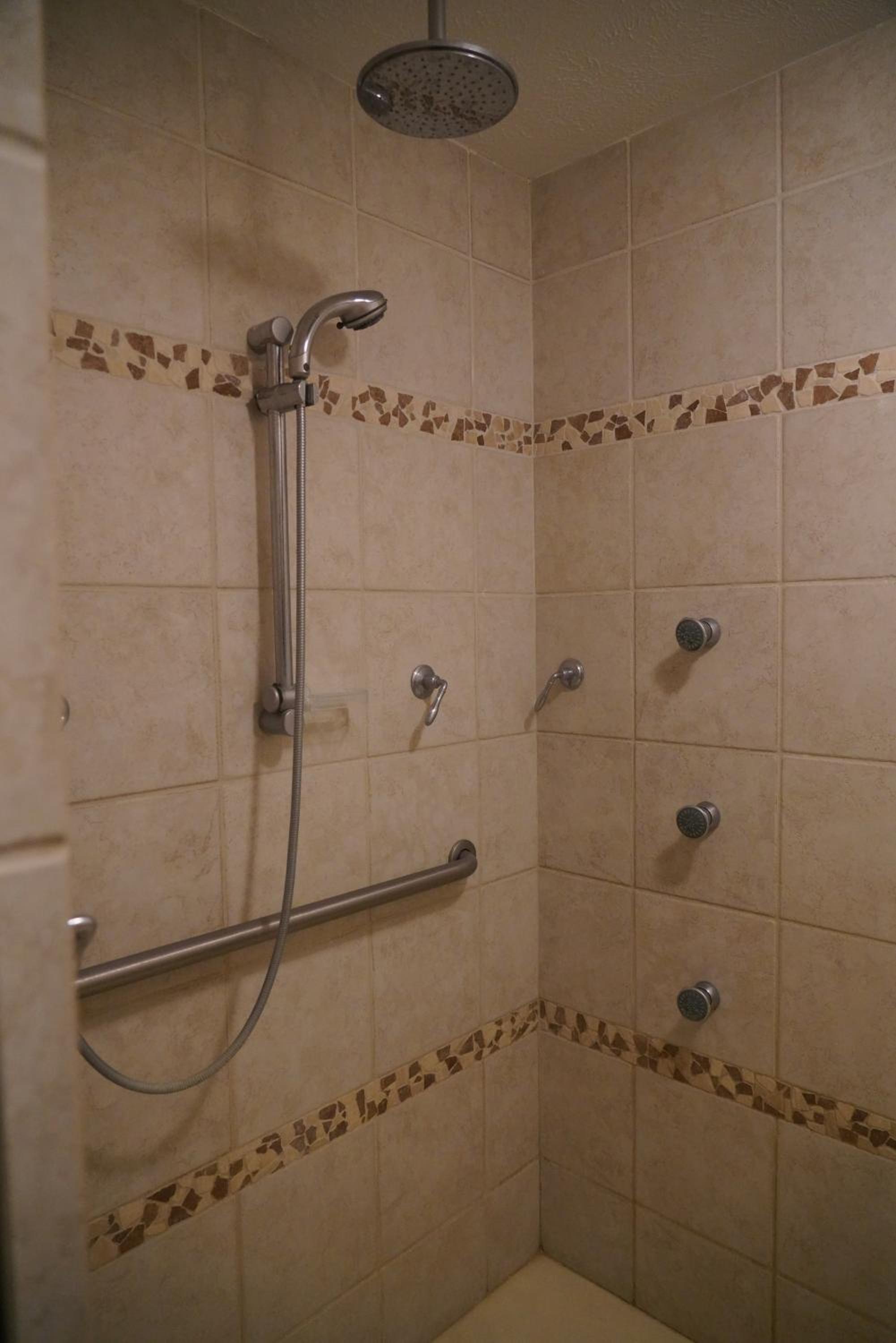 Deluxe King Suite photo 2
