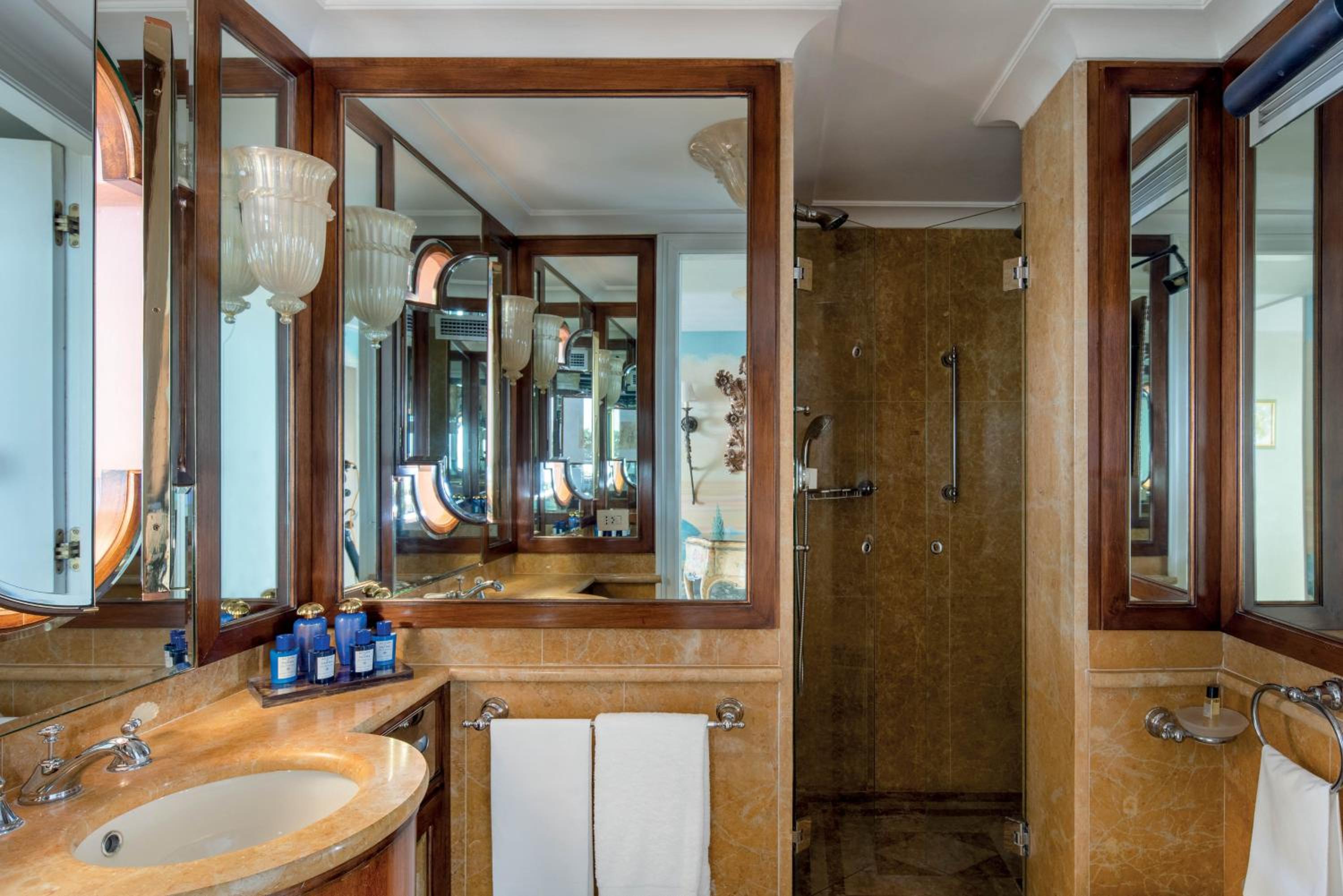 Signature Suite with Plunge Pool and Lagoon View (Palladio)