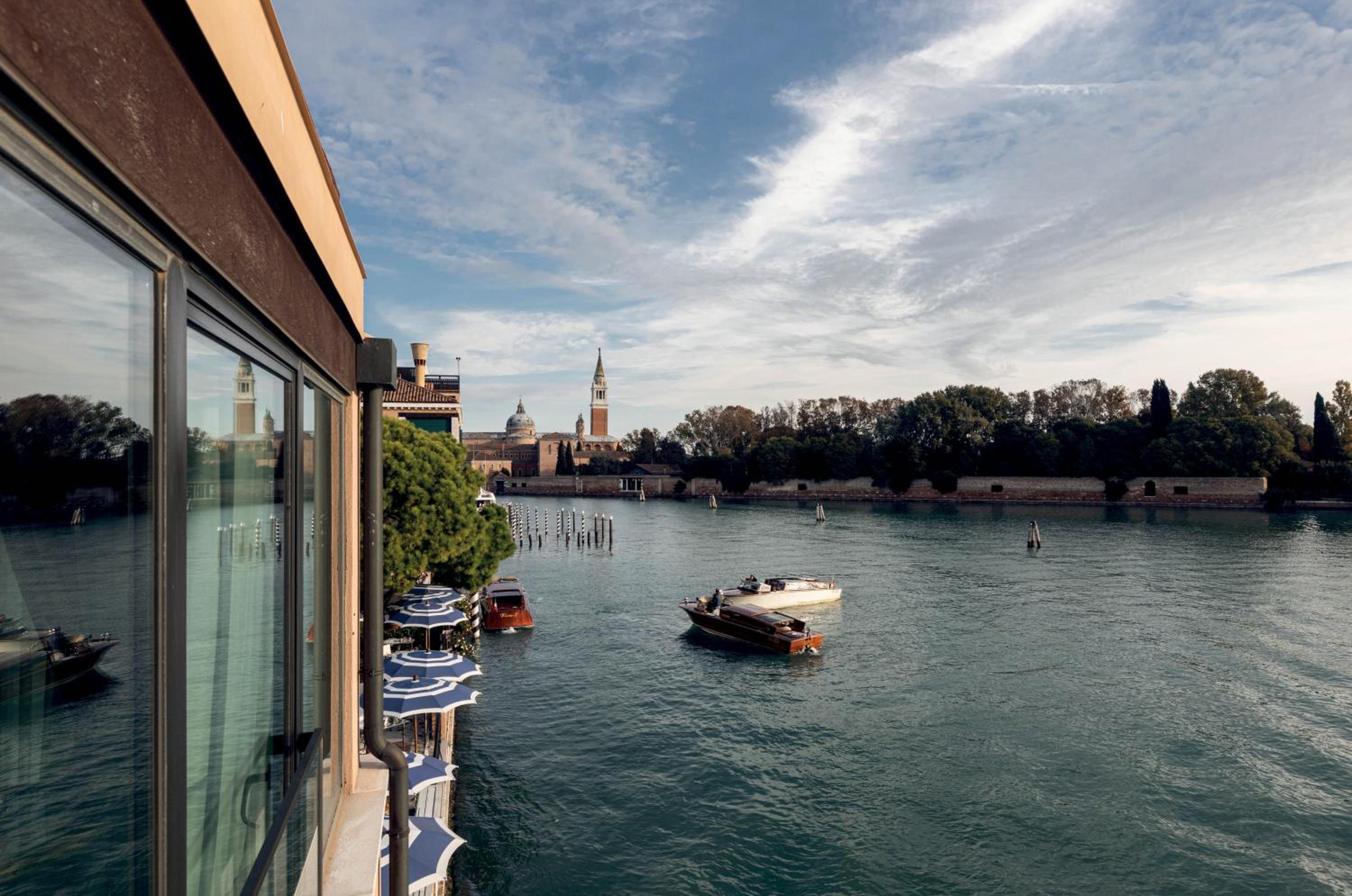 Signature Suite with Plunge Pool and Lagoon View (Palladio) thumbnail 5