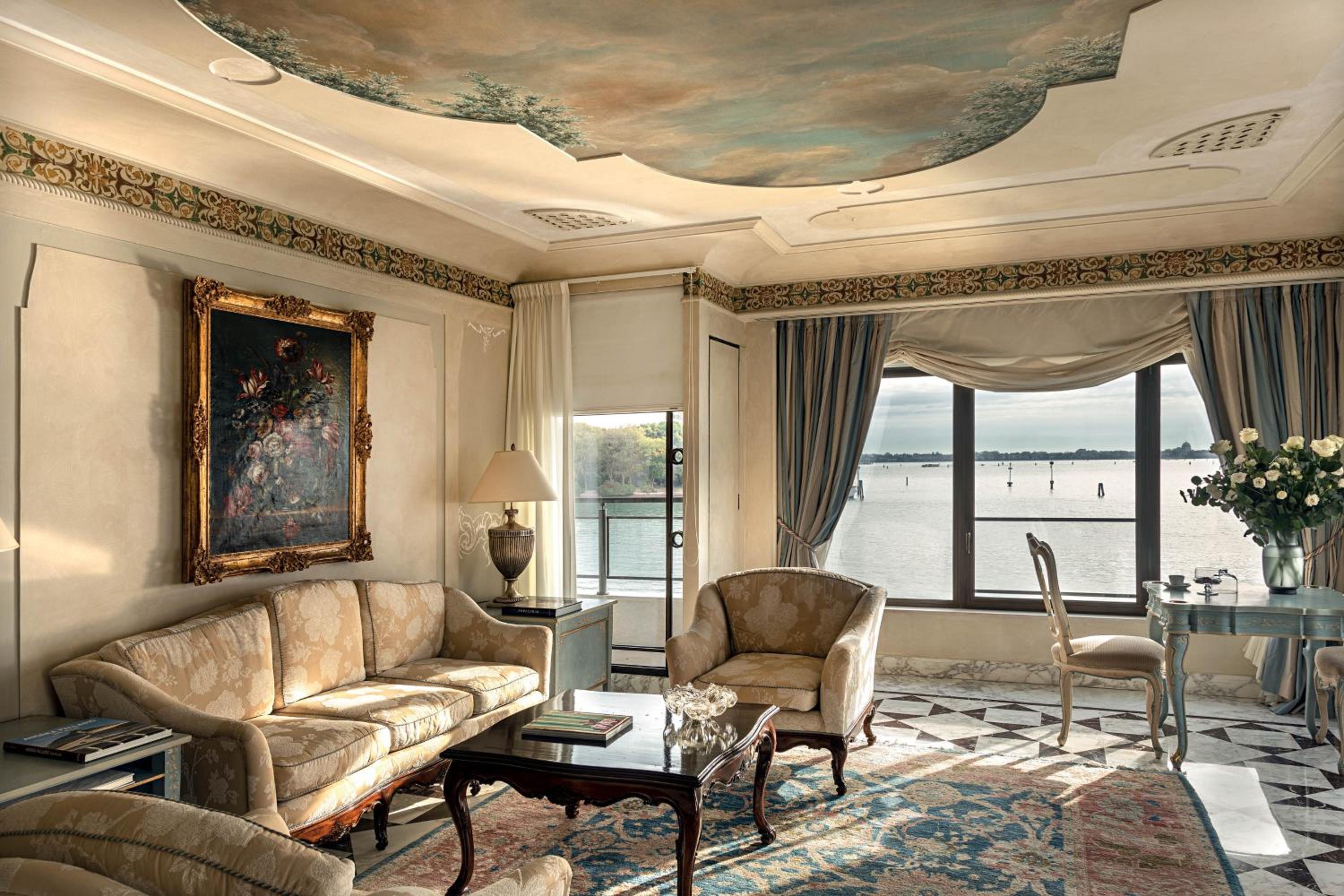 Signature Suite with Plunge Pool and Lagoon View (Palladio) thumbnail 6