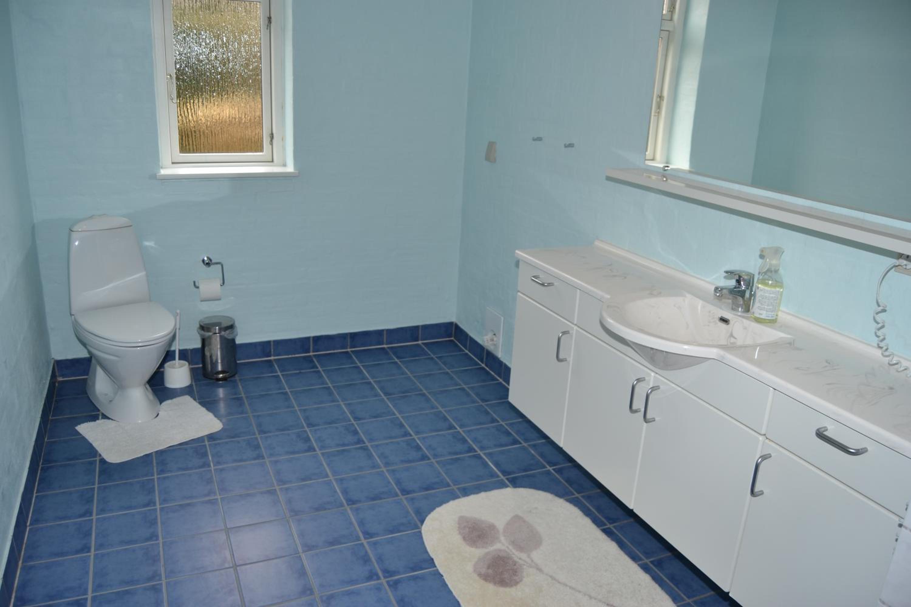 Two-Bedroom Apartment - Photo 2