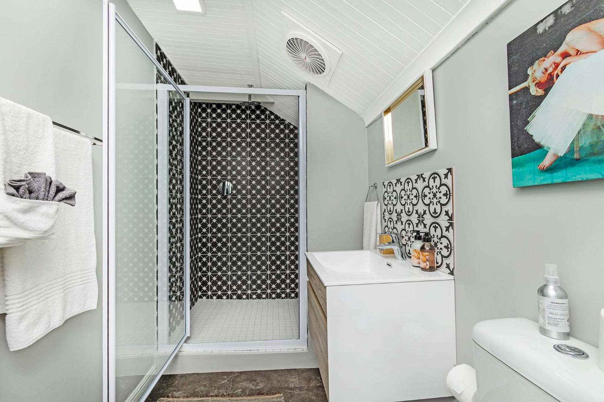 Standard Double Room - Photo 4