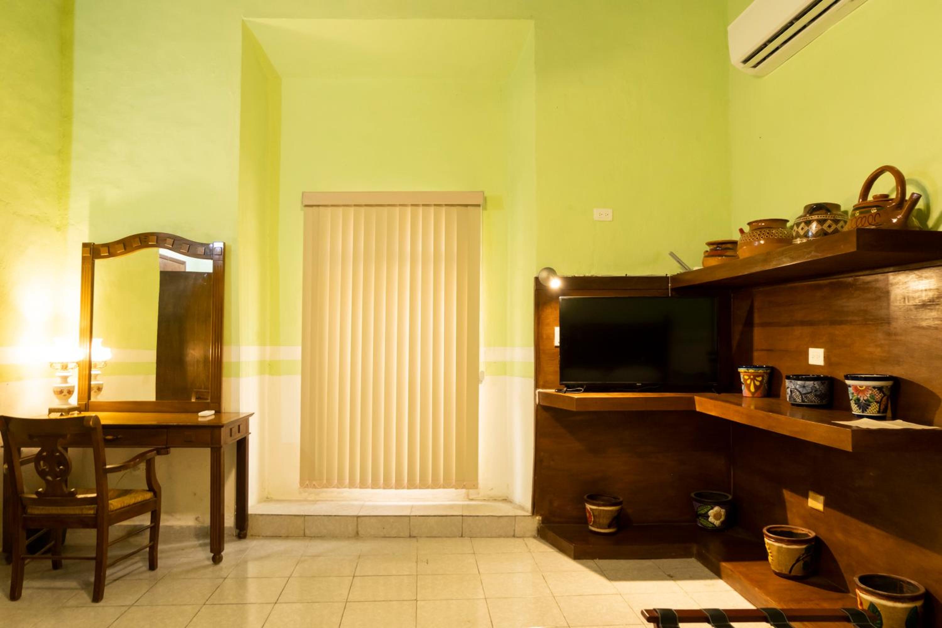 Studio, living - dining room, equipped kitchen, independent entrance photo 2