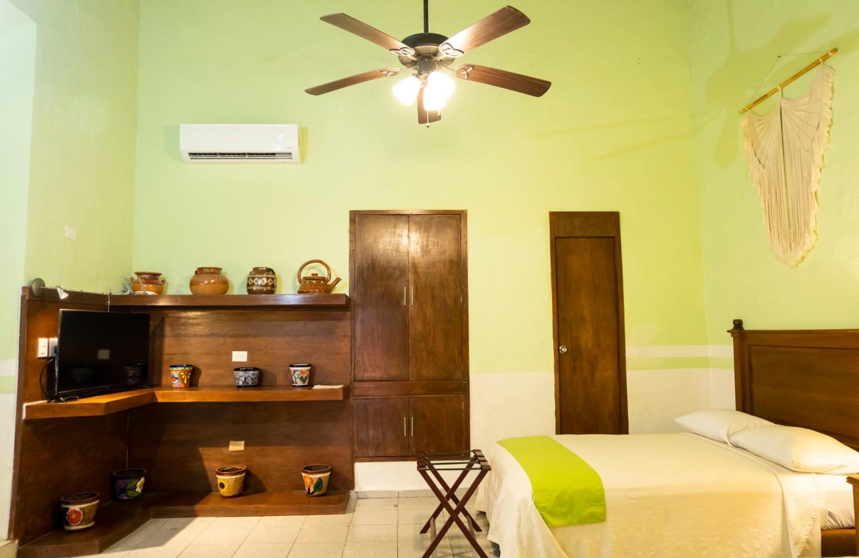 Studio, living - dining room, equipped kitchen, independent entrance photo 3