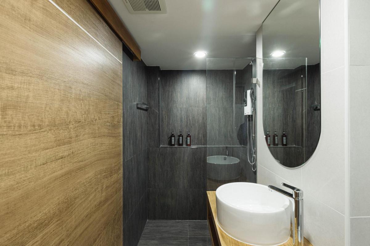 Budget Double Room - Photo 12