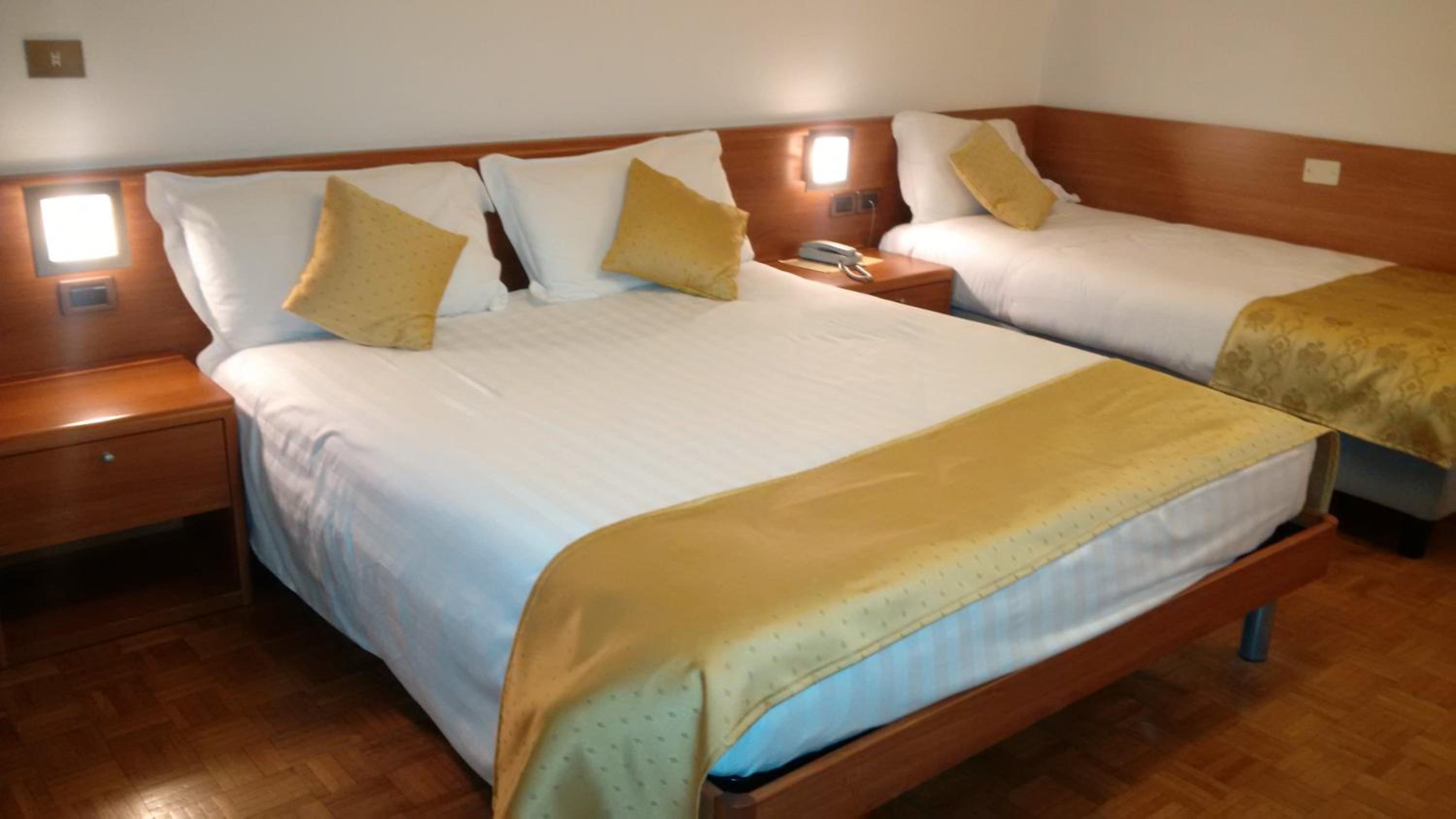 Standard Quadruple Room - Photo 4