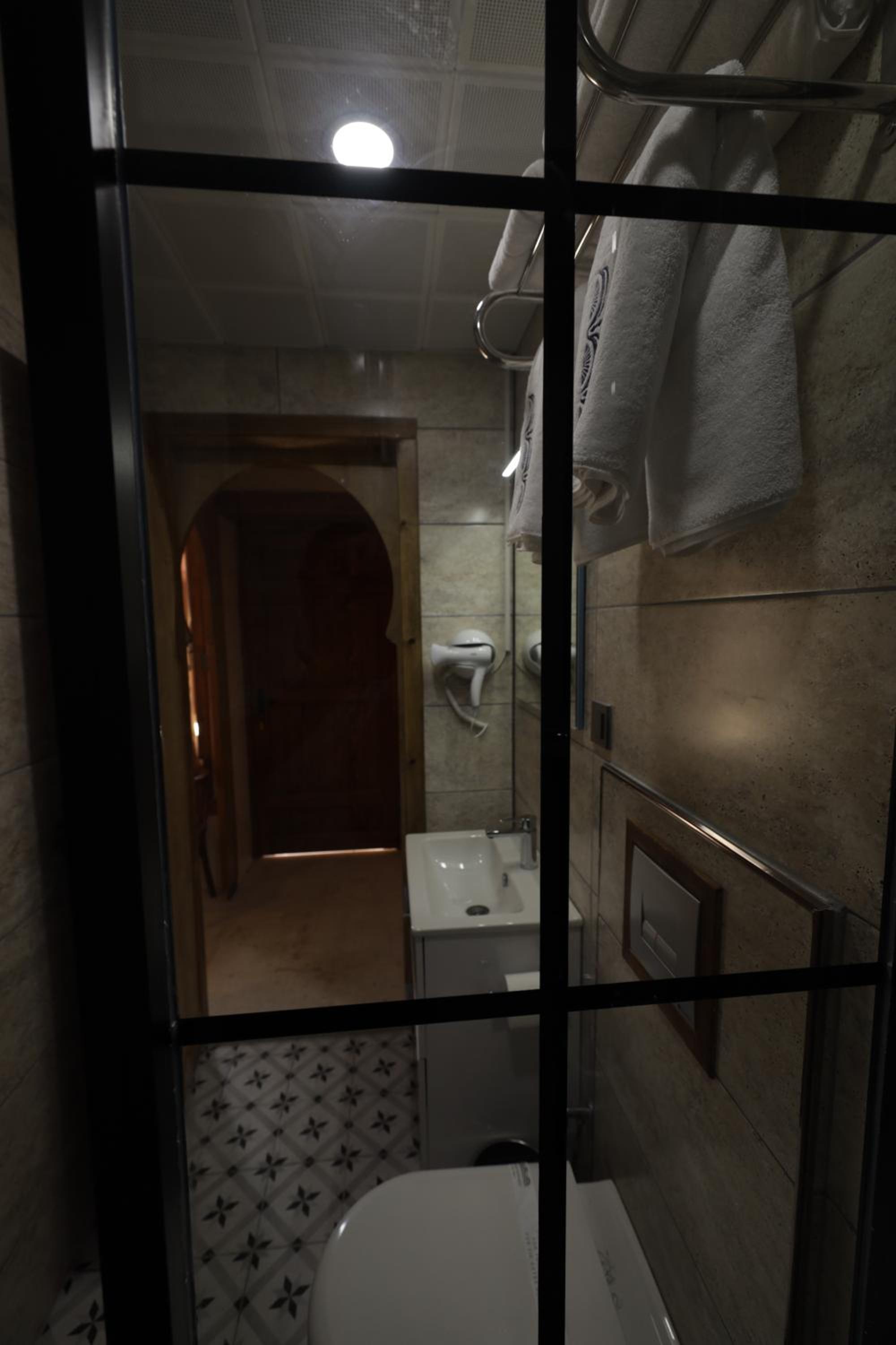 Deluxe Double Room with Balcony - Photo 7