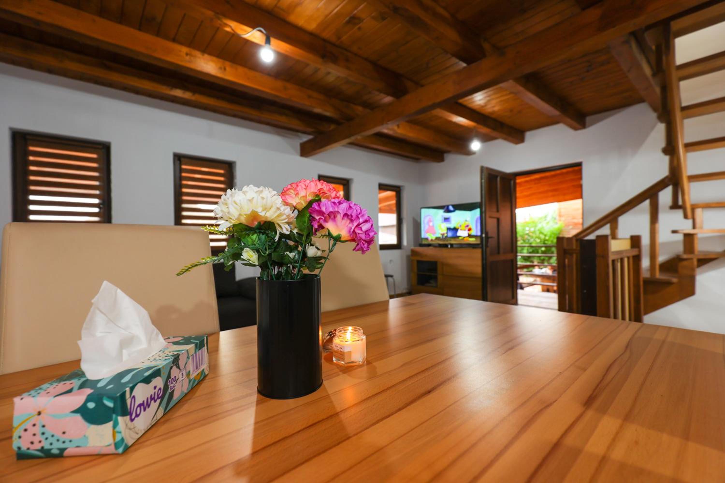 Five-Bedroom House - Photo 24