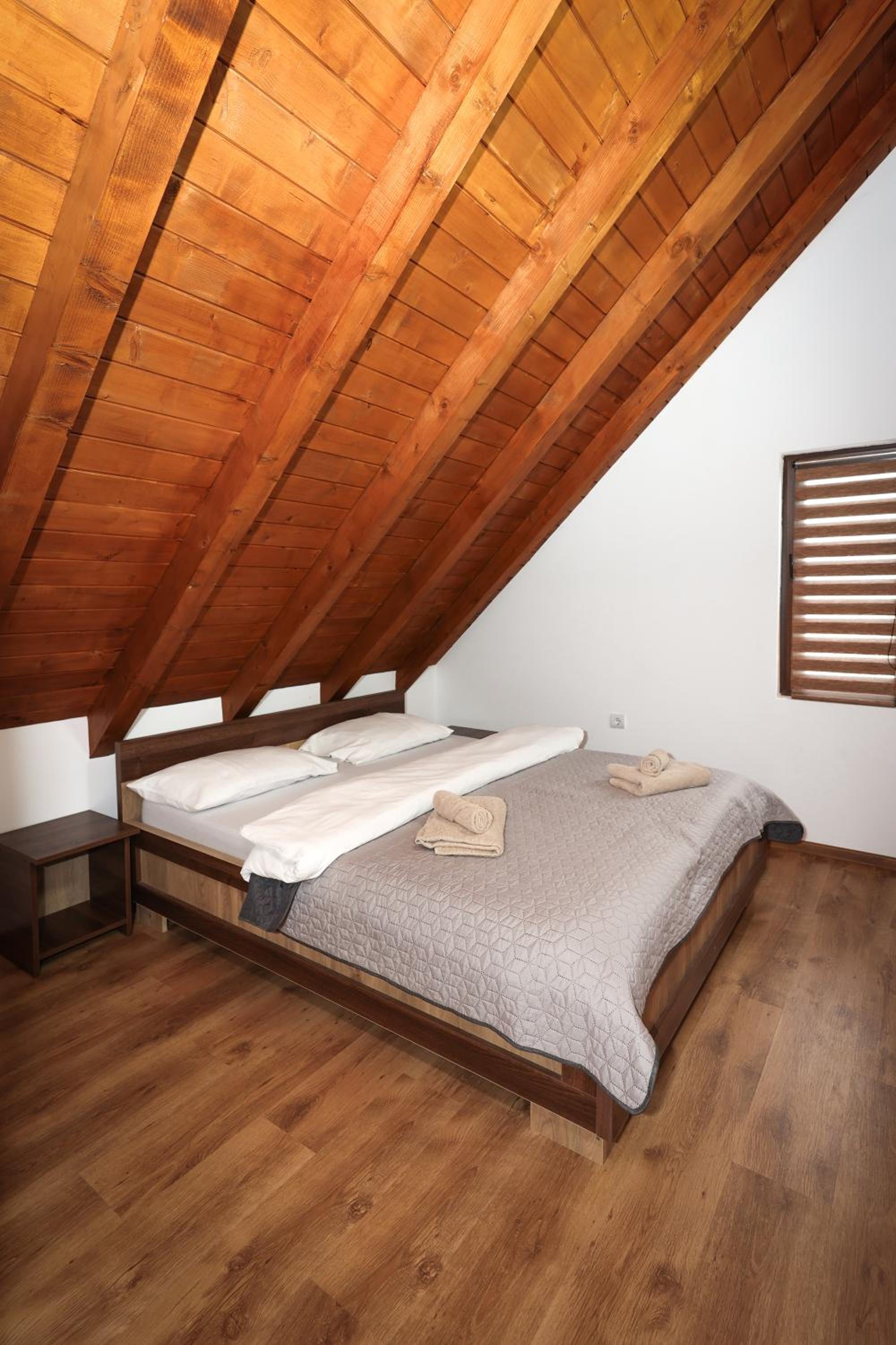 Five-Bedroom House - Photo 15