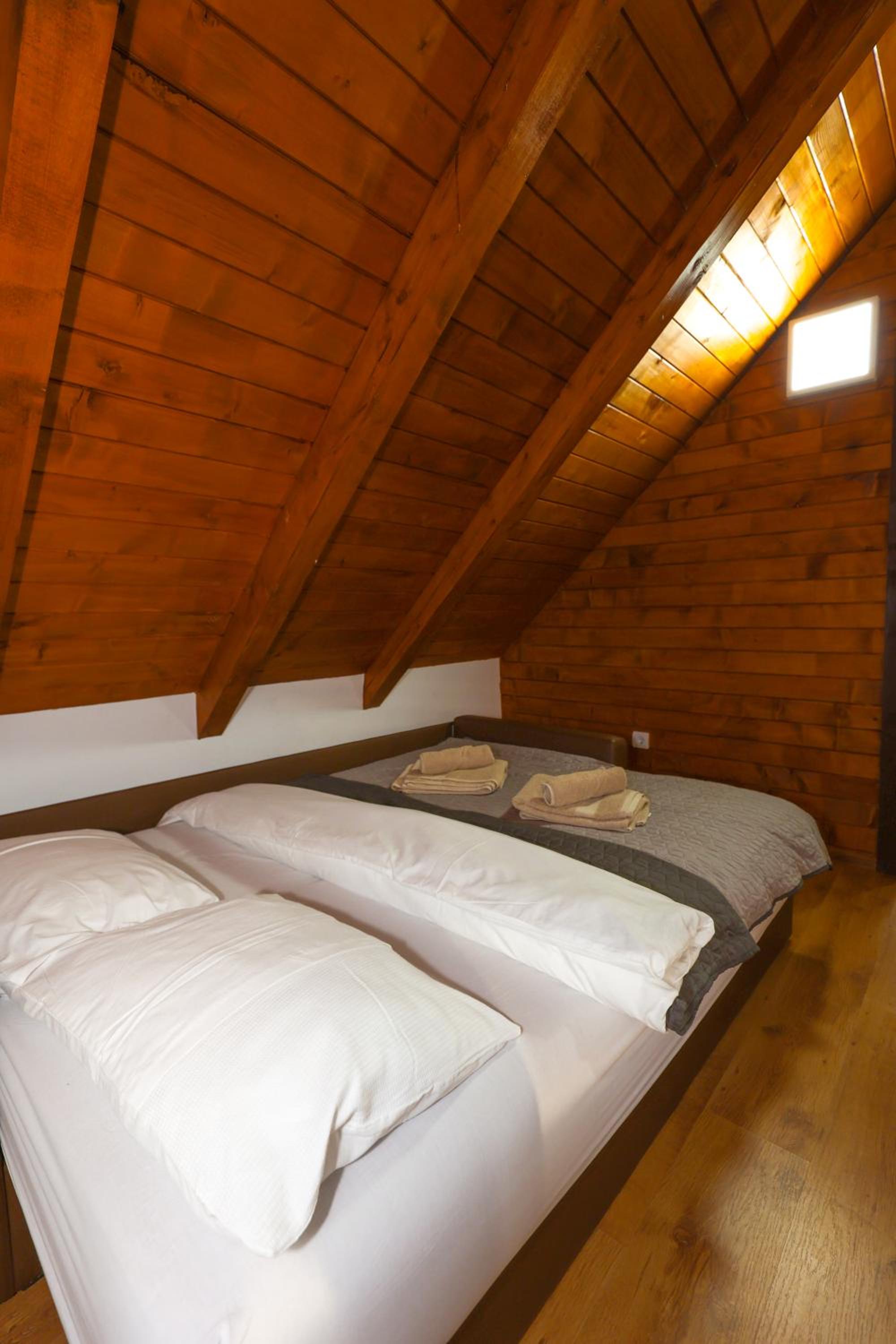 Five-Bedroom House - Photo 18
