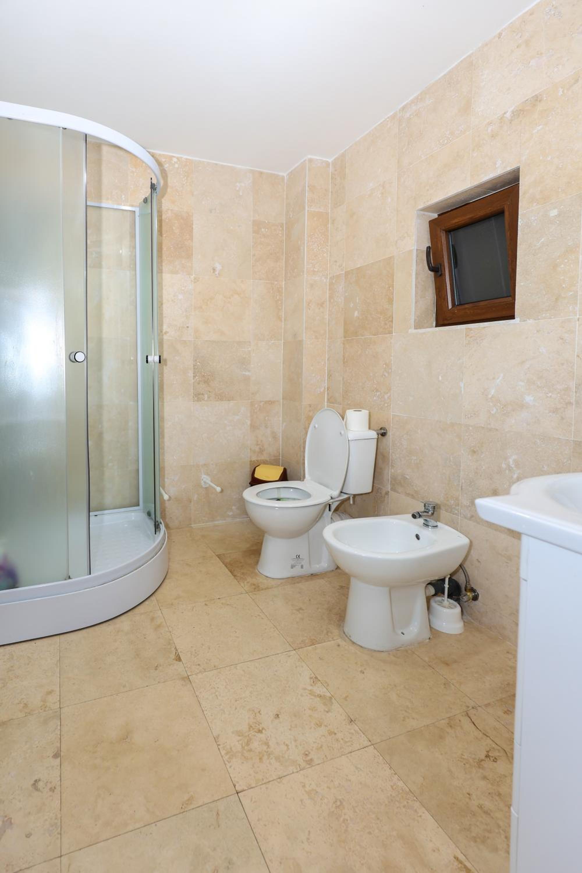 Five-Bedroom House - Photo 21