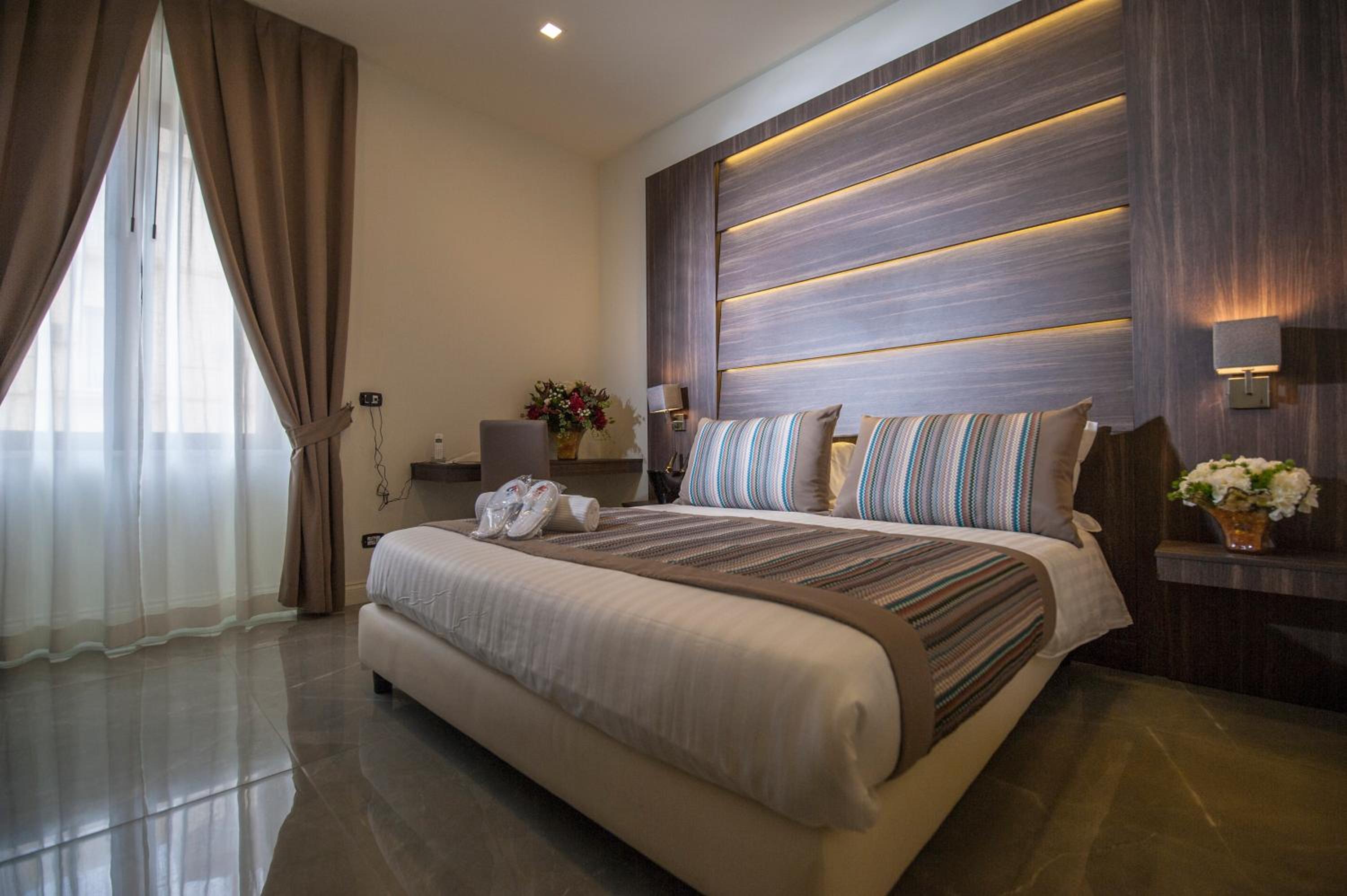 Double Room - Photo 7