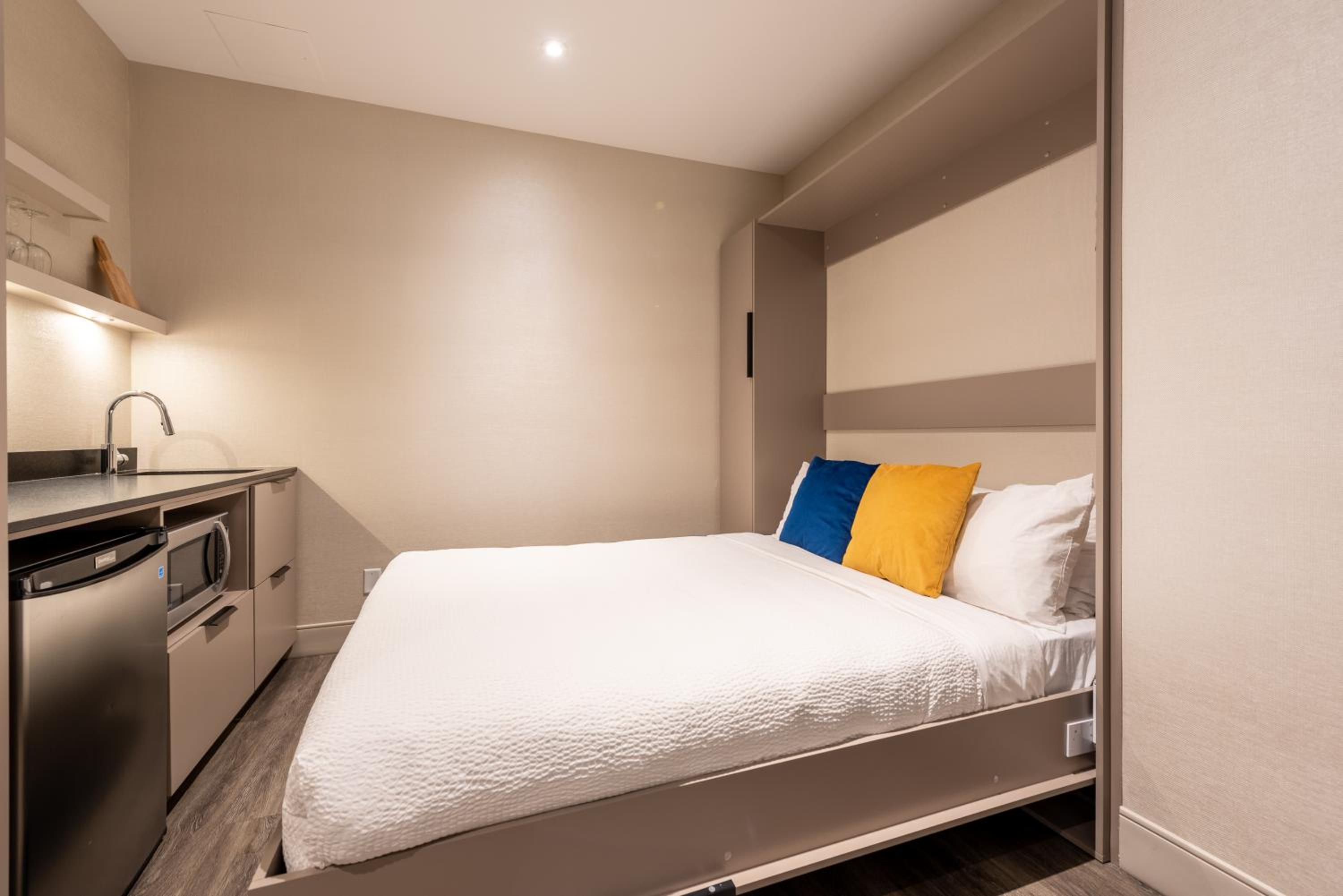 Superior Room with Two Queen Beds - Non-Smoking - Photo 16