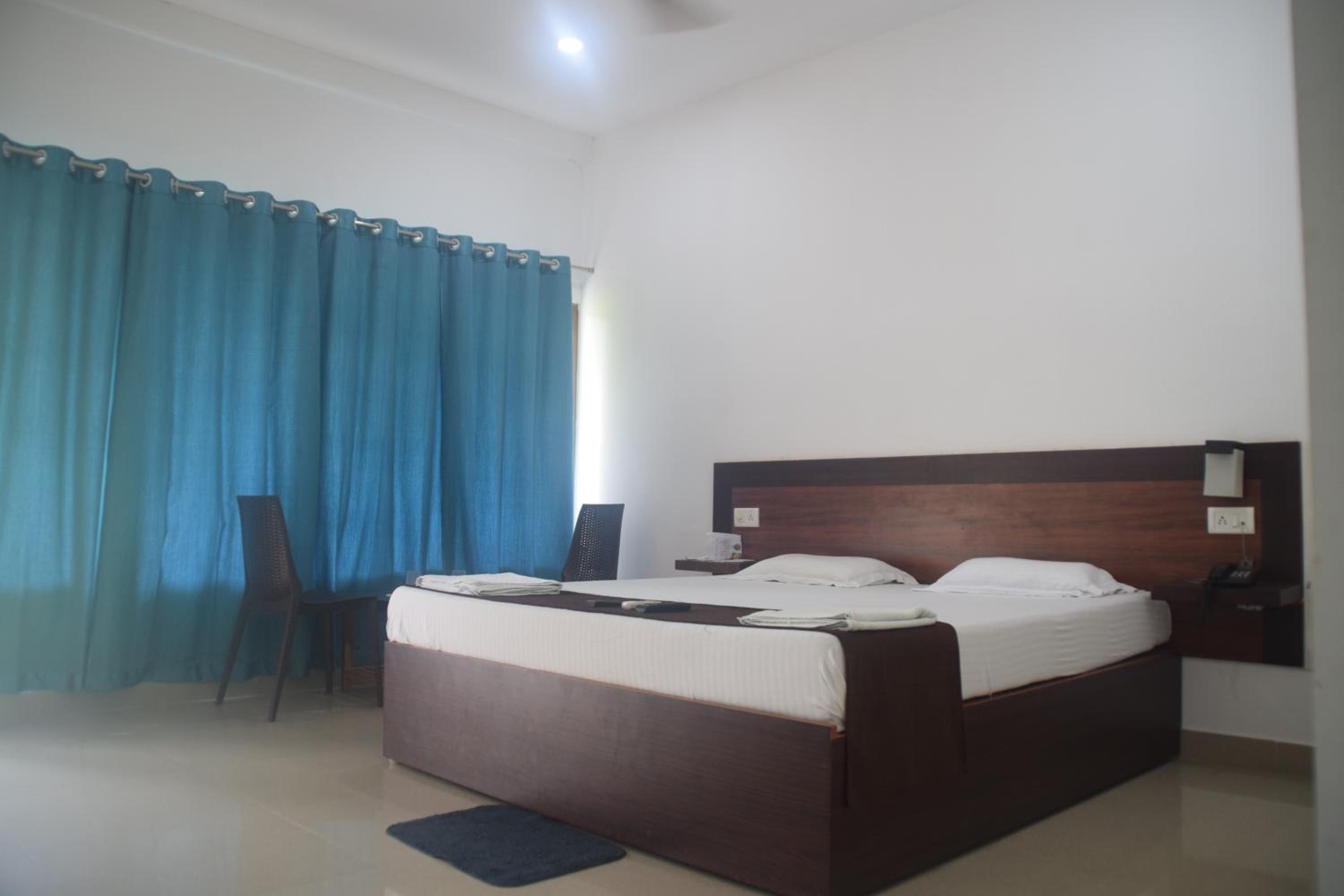 King Room with Garden View - Photo 12