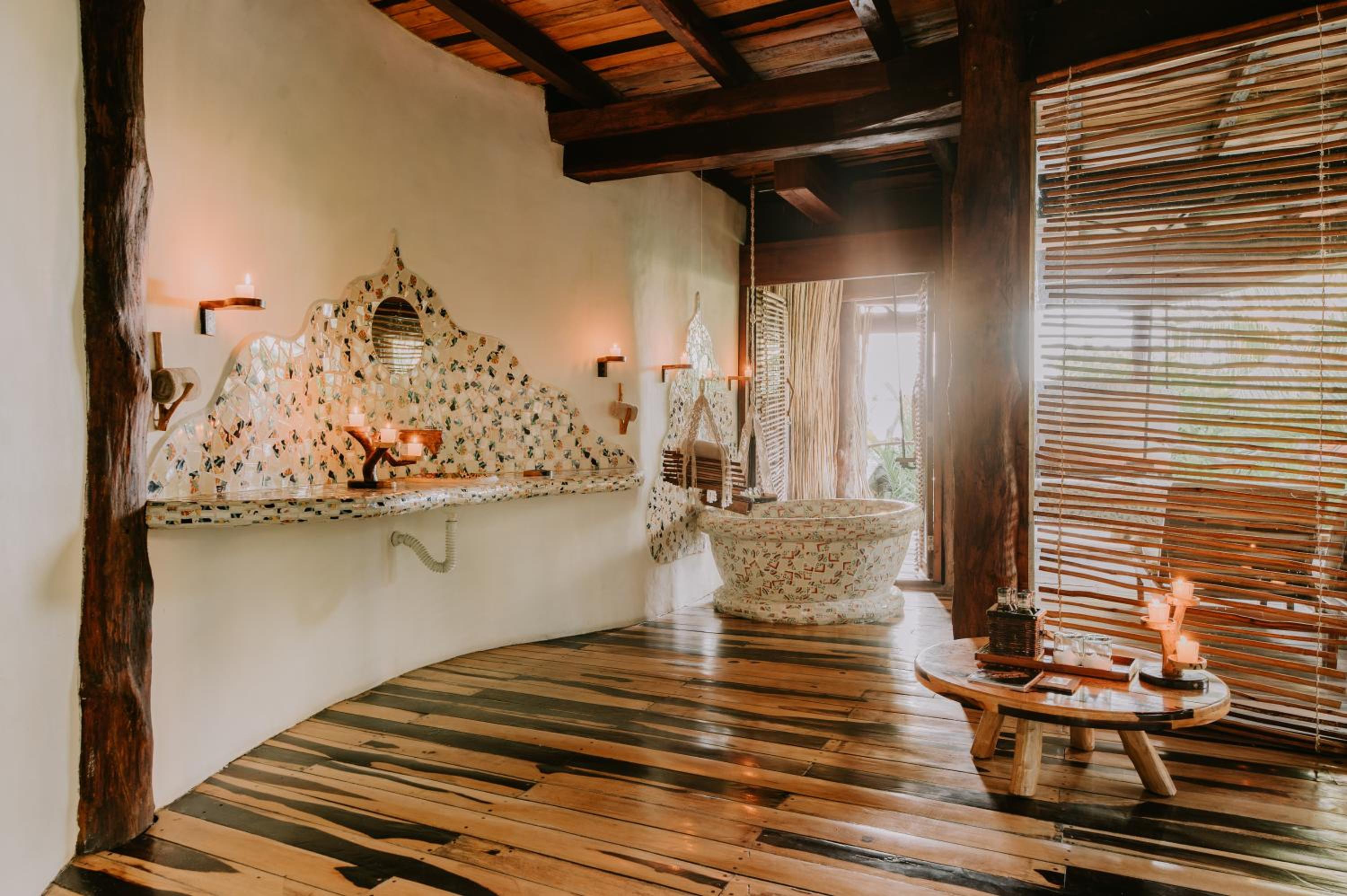 Villa with outdoor tub