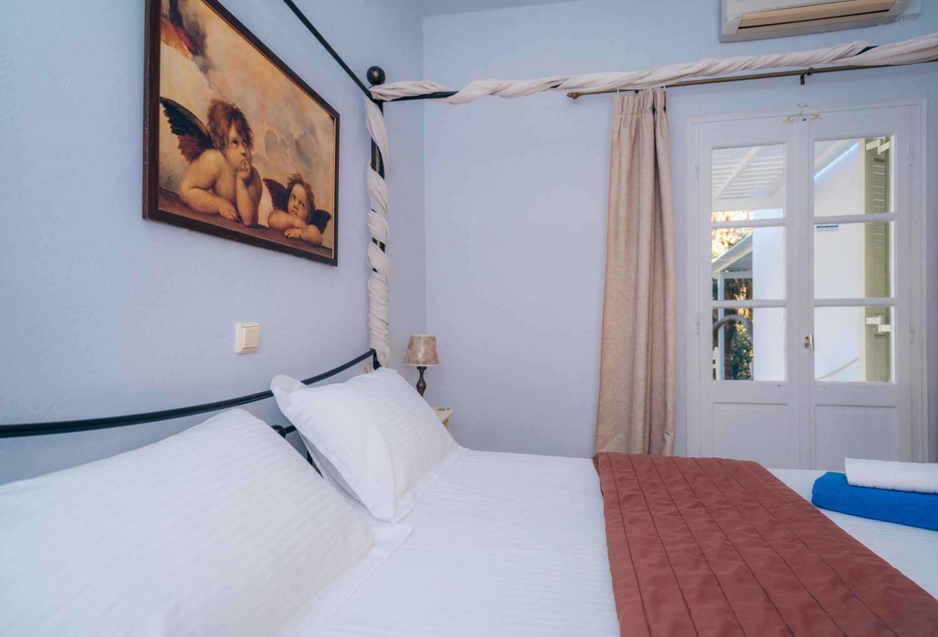 Studio Apartment photo 2