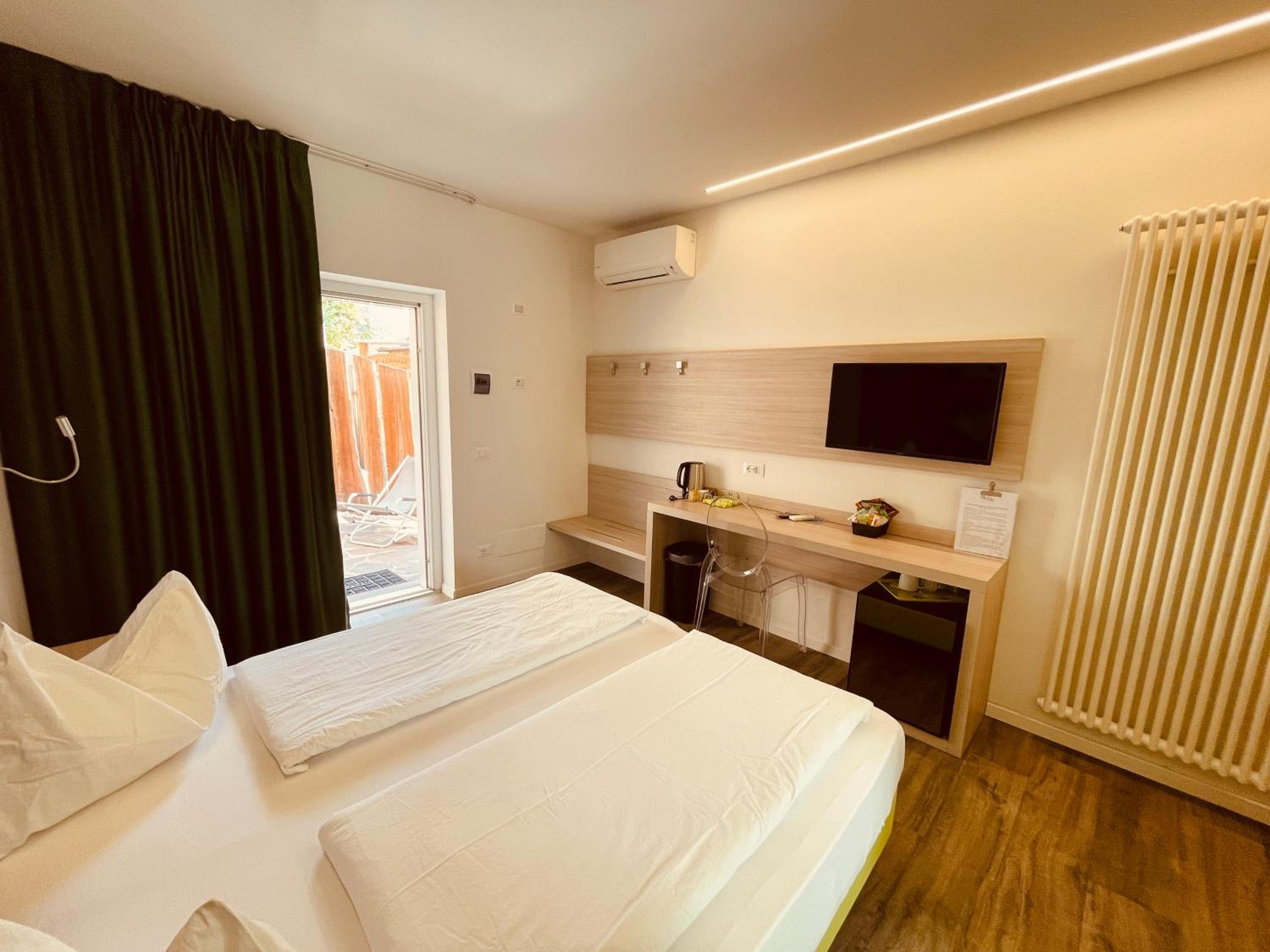 Deluxe Double or Twin Room with Spa Bath - Photo 10