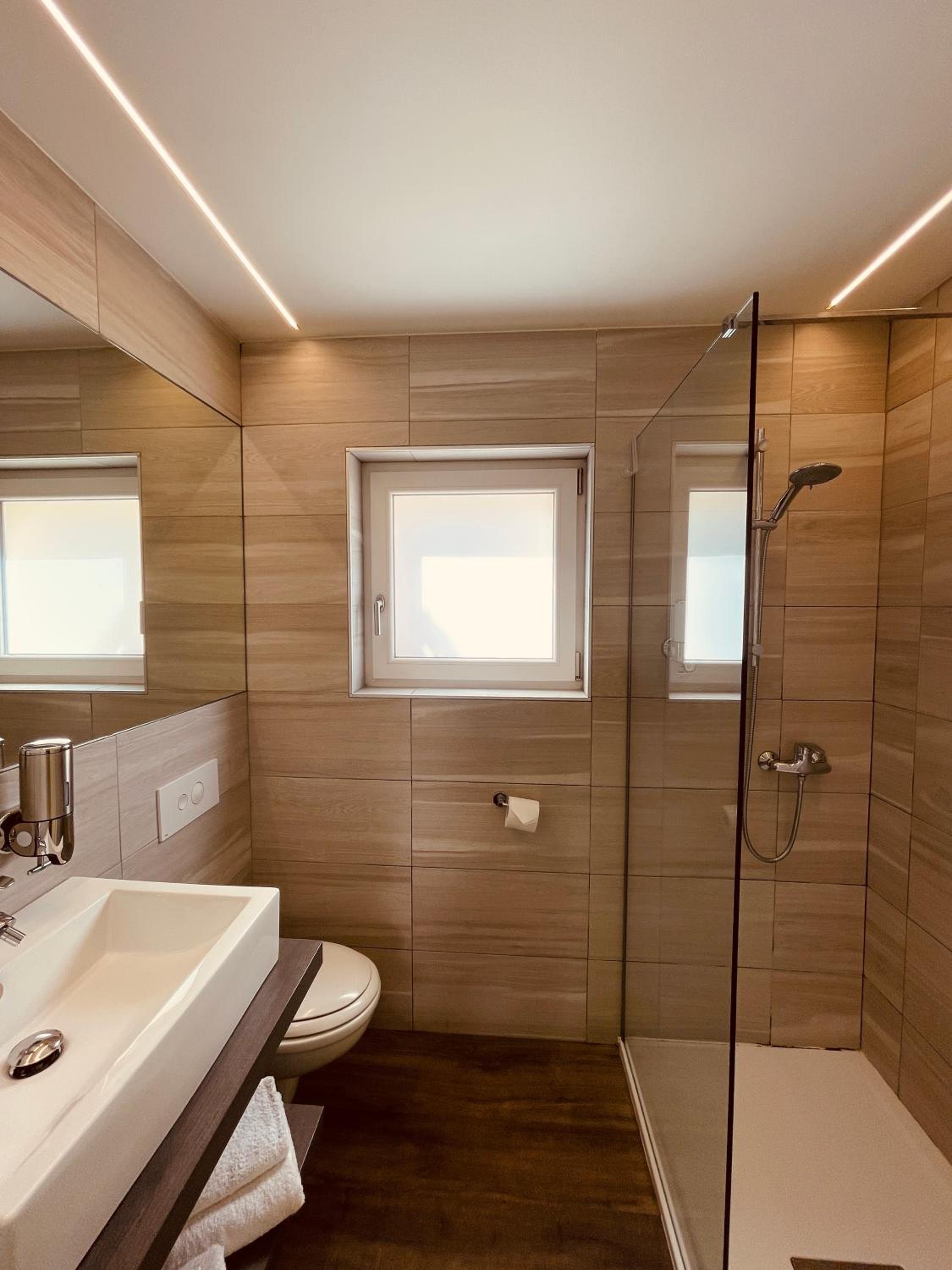Deluxe Double or Twin Room with Spa Bath - Photo 13