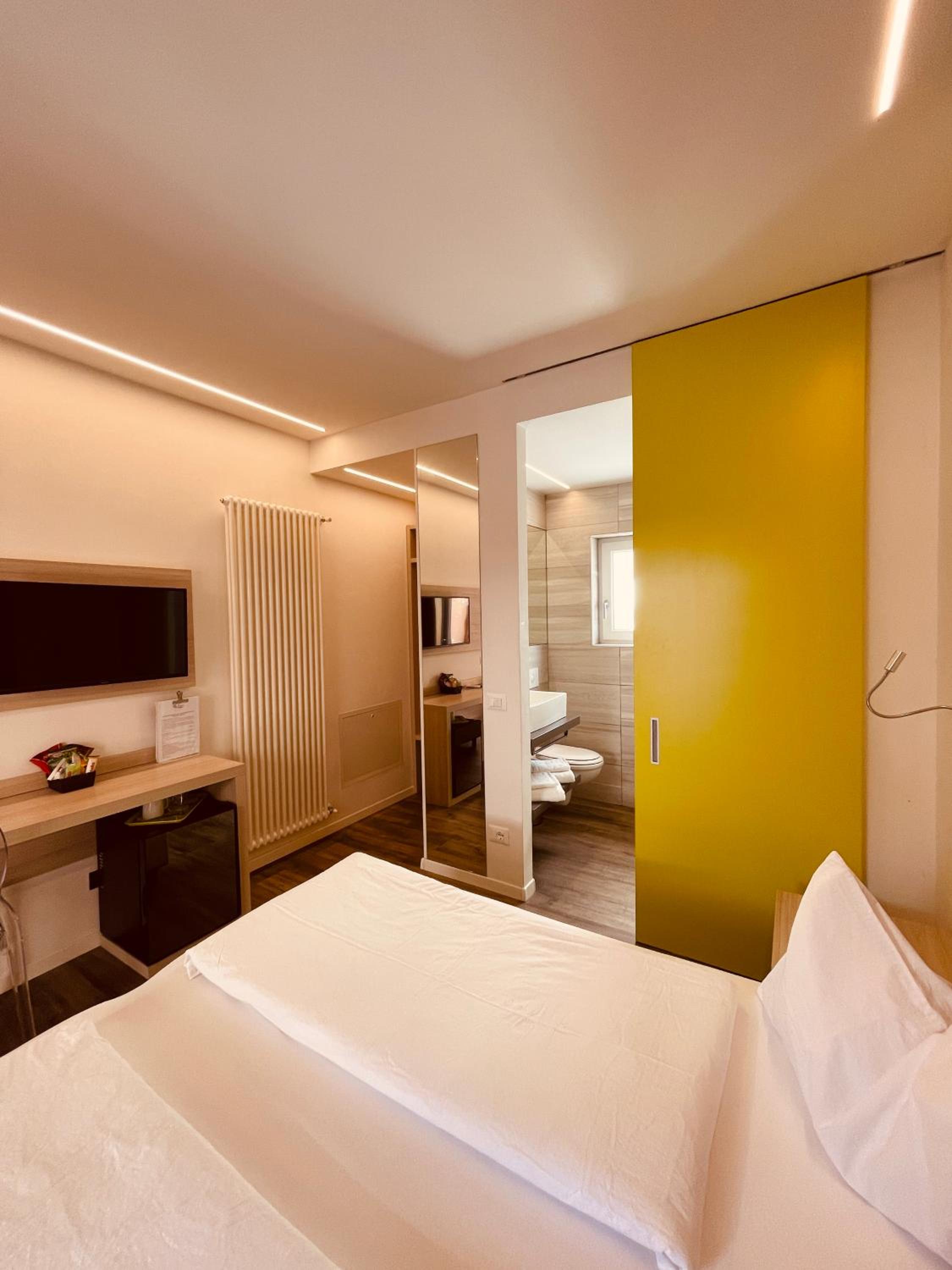 Deluxe Double or Twin Room with Spa Bath - Photo 5