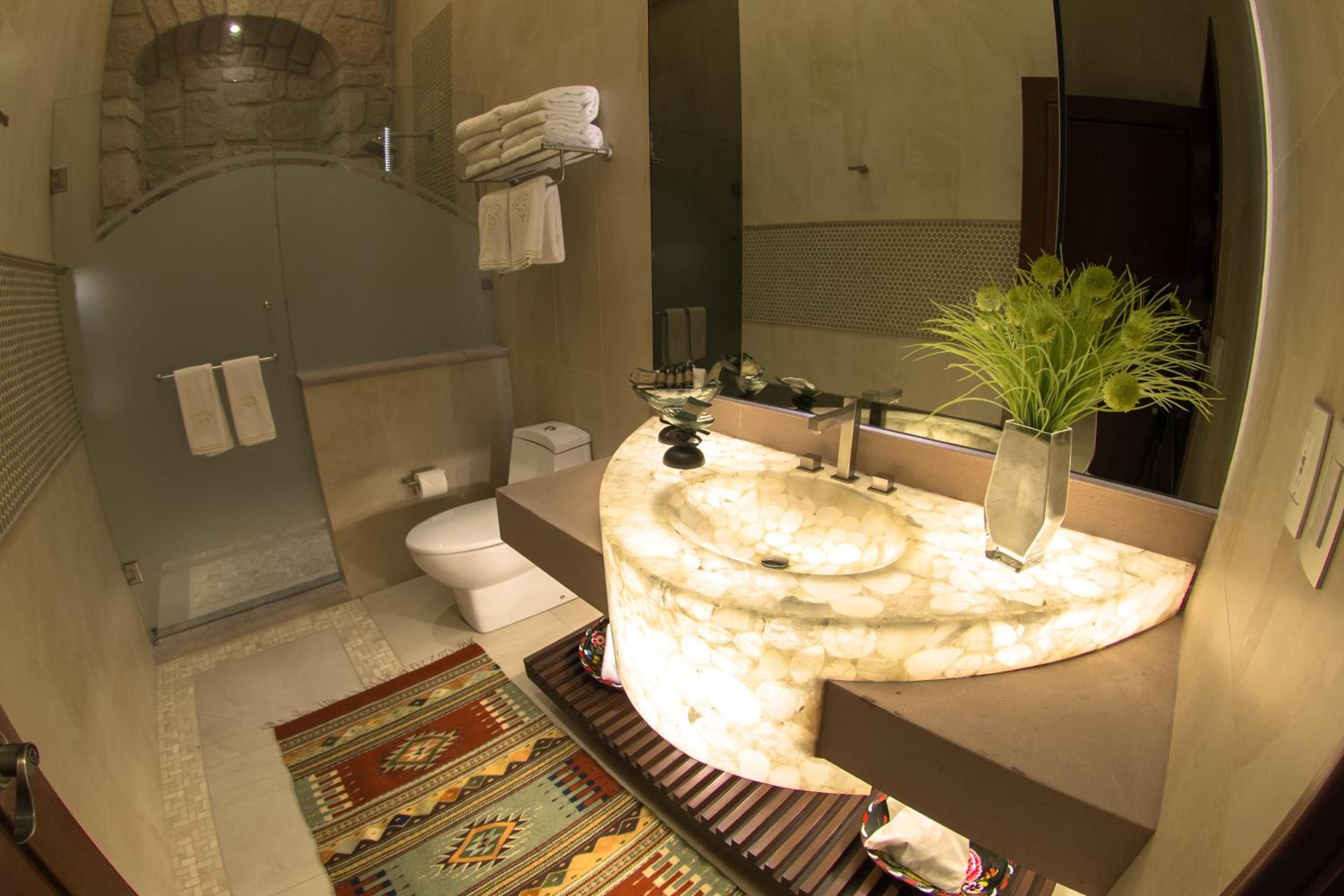 Deluxe Double Room with Two Double Beds - Photo 9