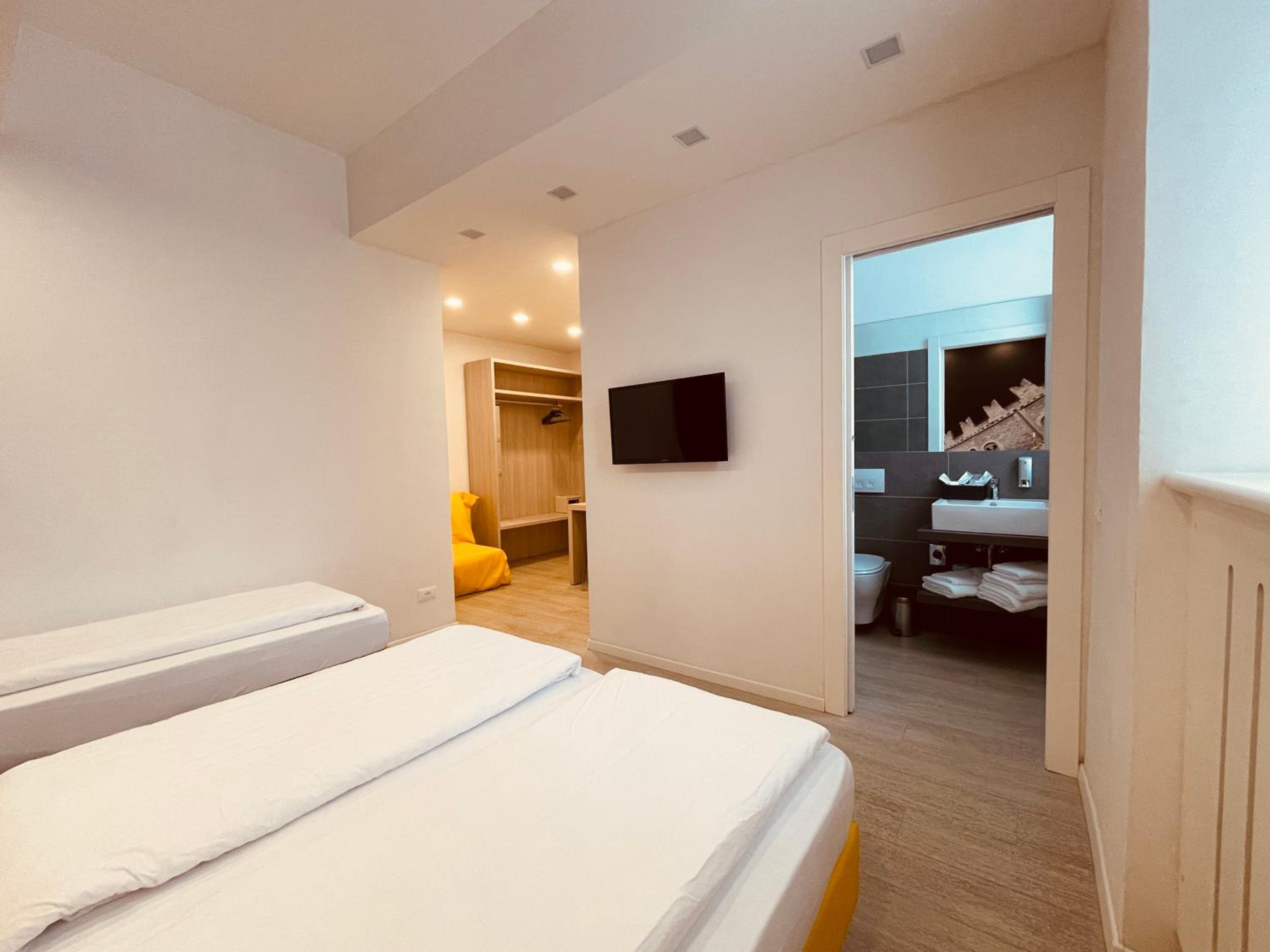 Comfort Triple Room - Photo 13
