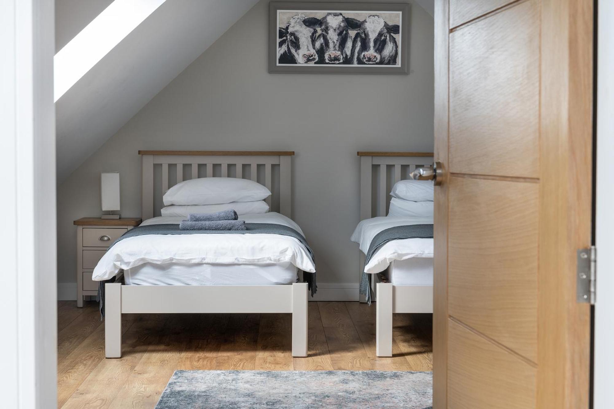Six-Bedroom House photo 1
