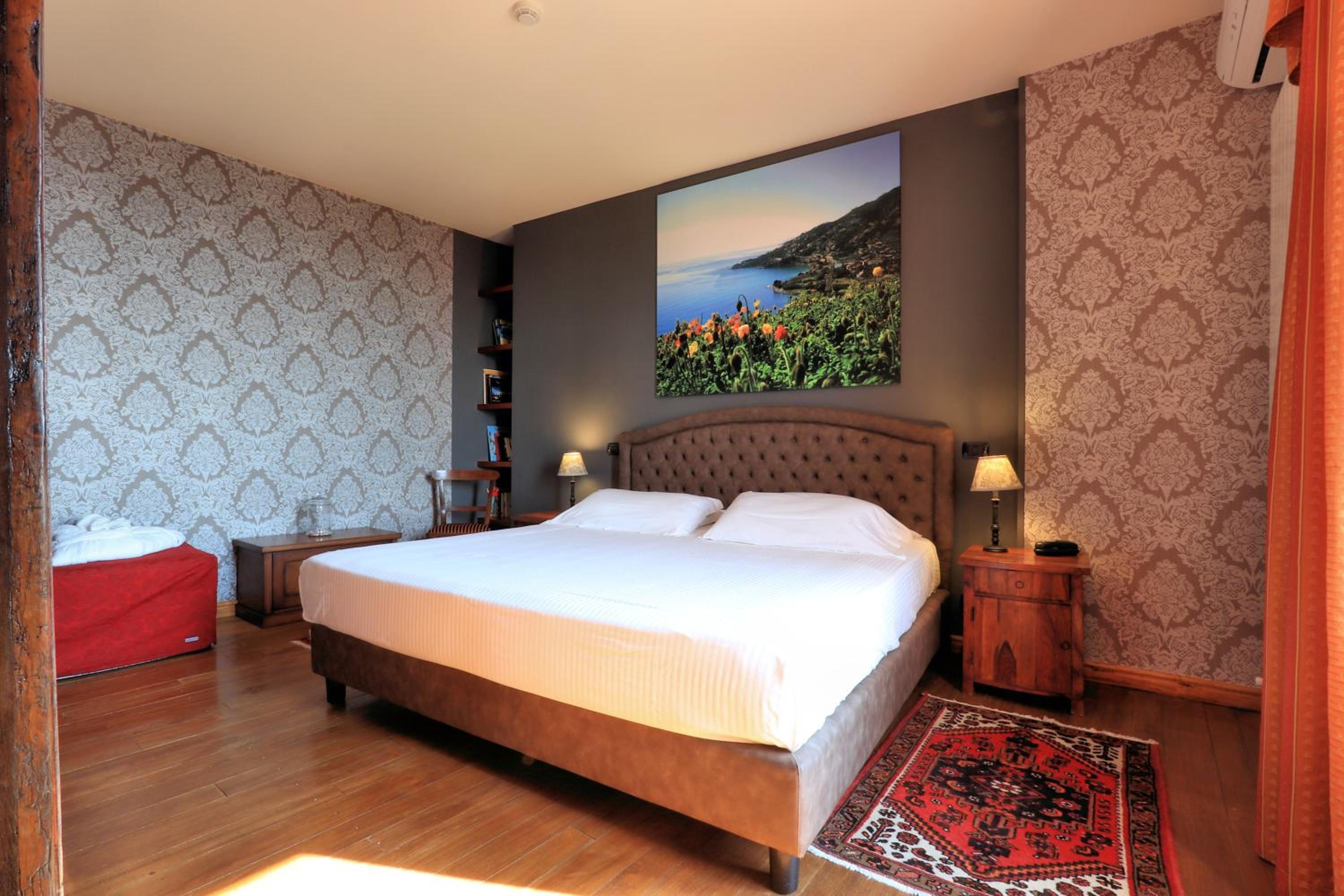 Deluxe Suite photo 1