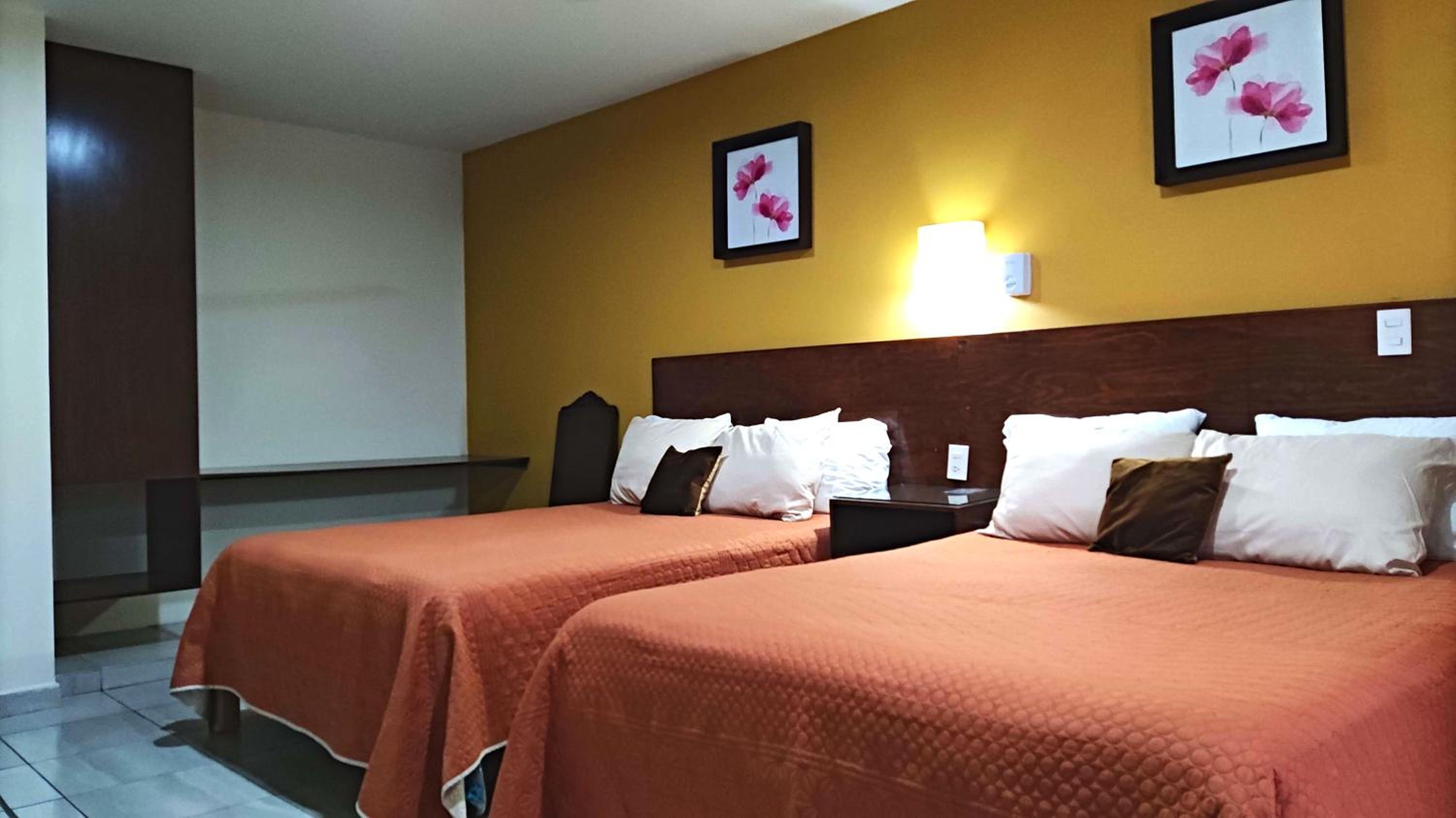 Deluxe Double Room with Two Double Beds - Photo 32