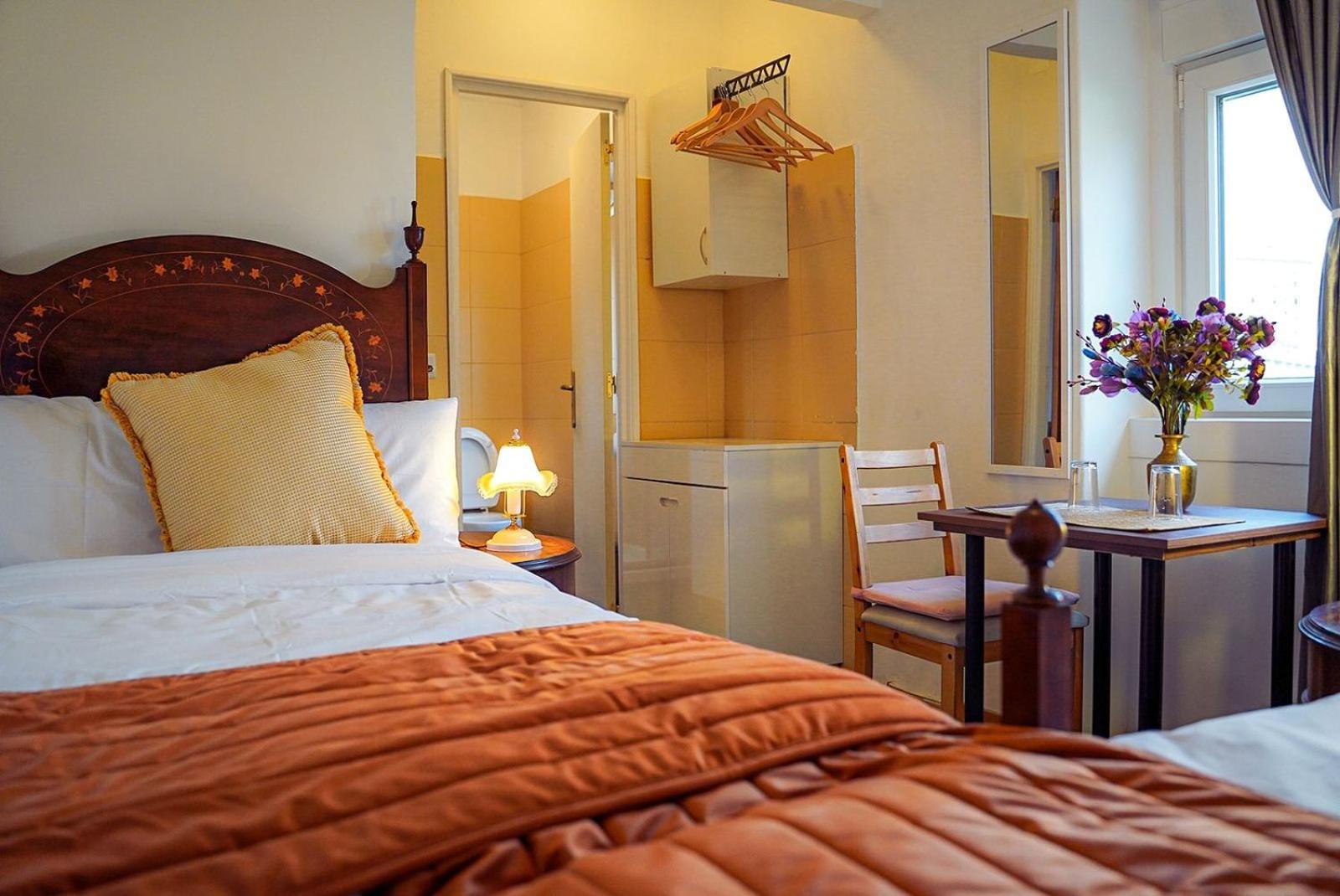 Single Room with Private Bathroom photo 1