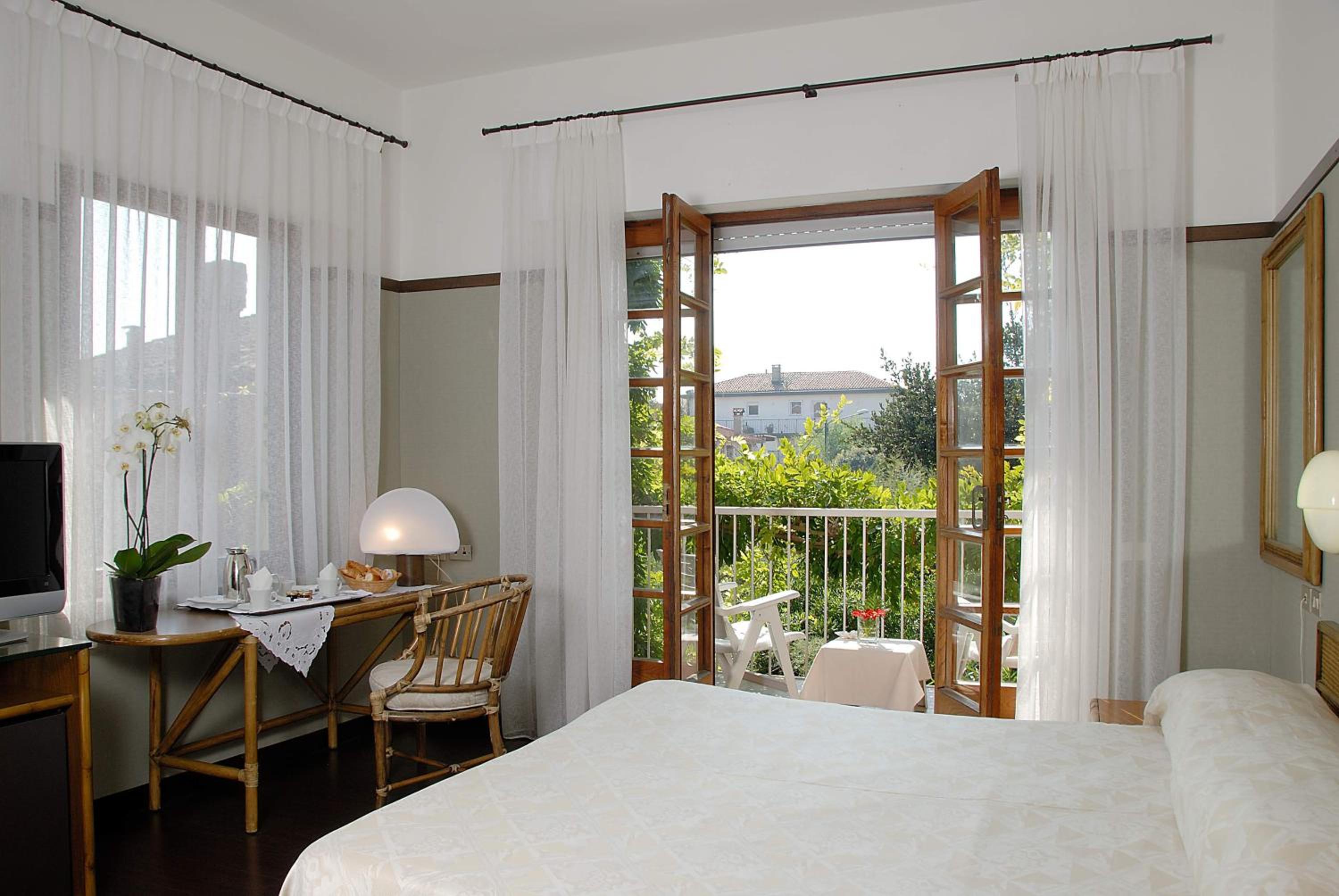 Double Room - Photo 4