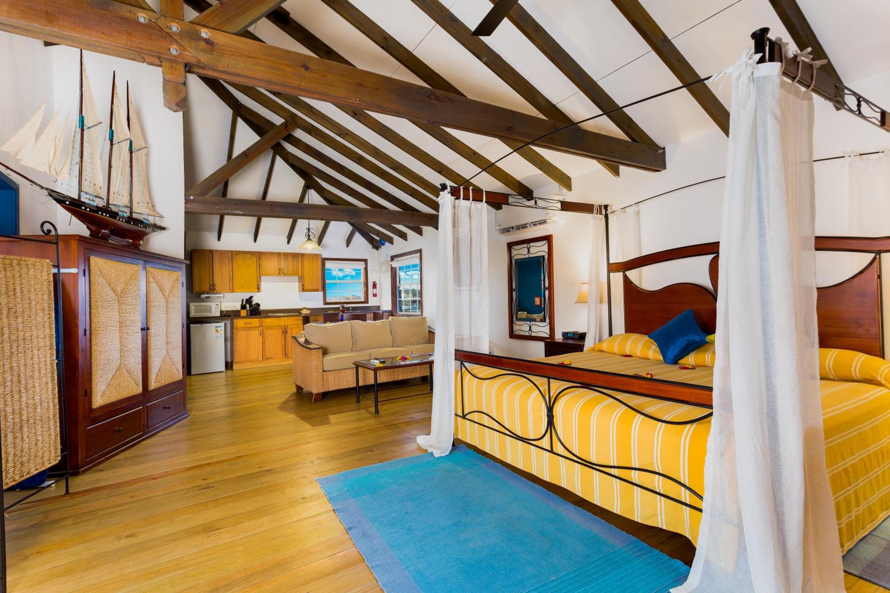 Deluxe King Suite