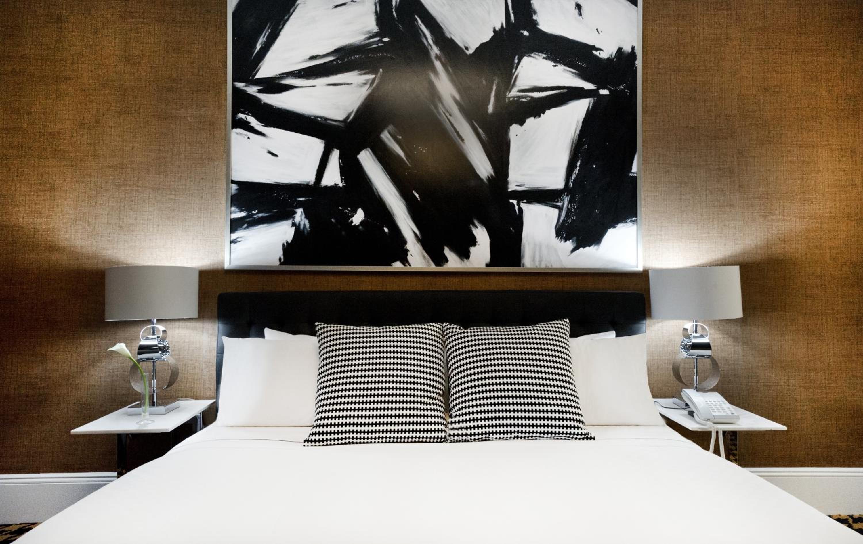 Deluxe King Room - Photo 2