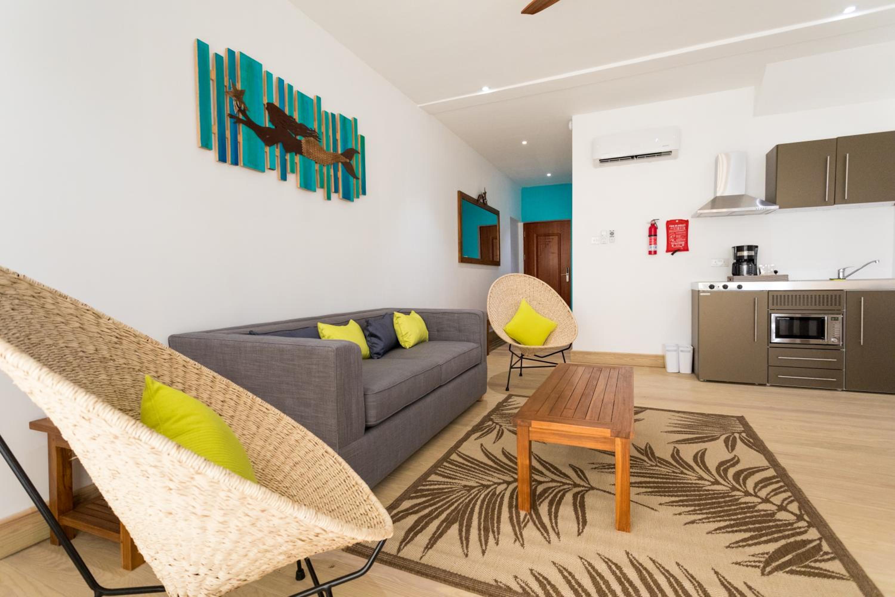 Deluxe King Suite photo 2