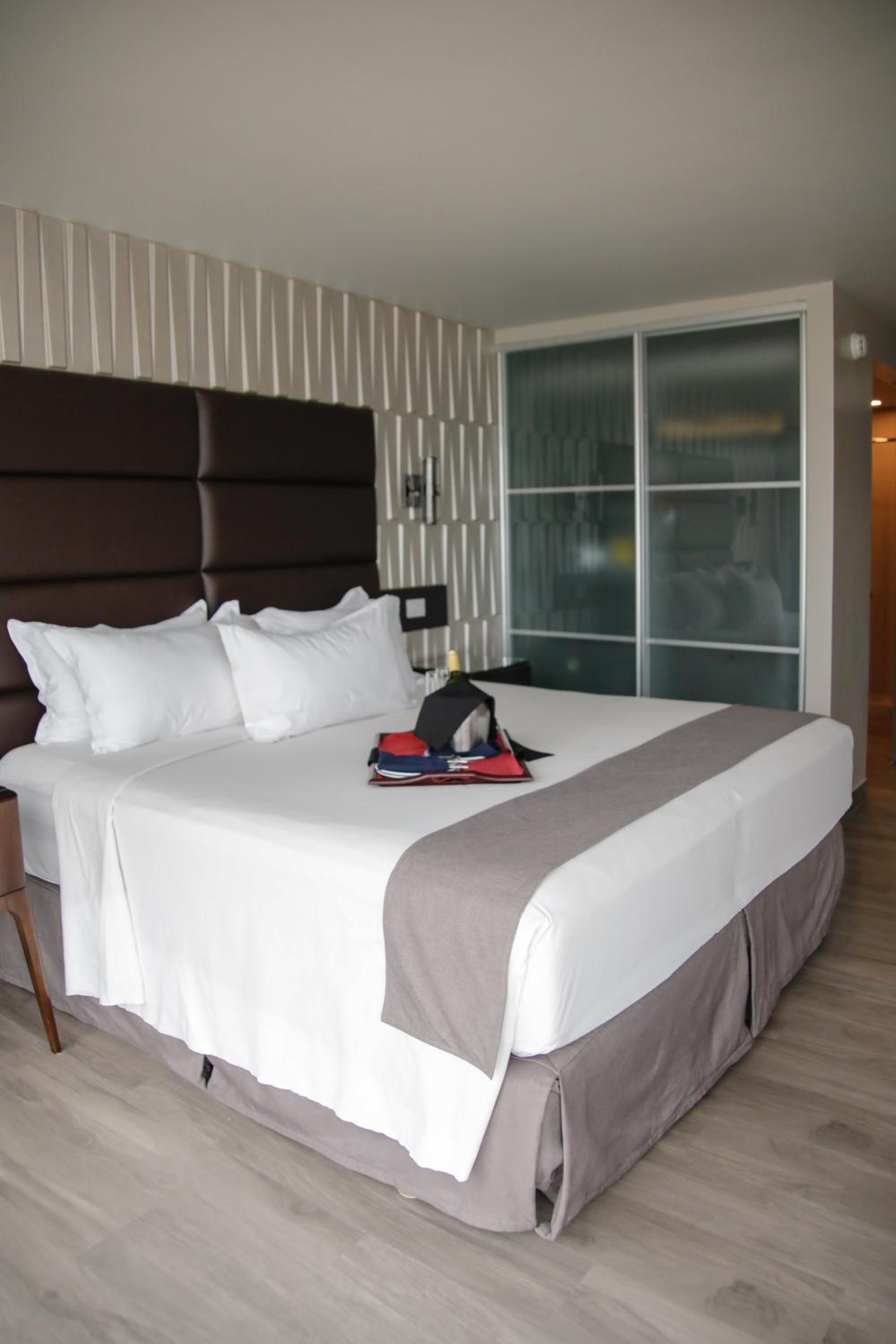 Superior King Room - Photo 1